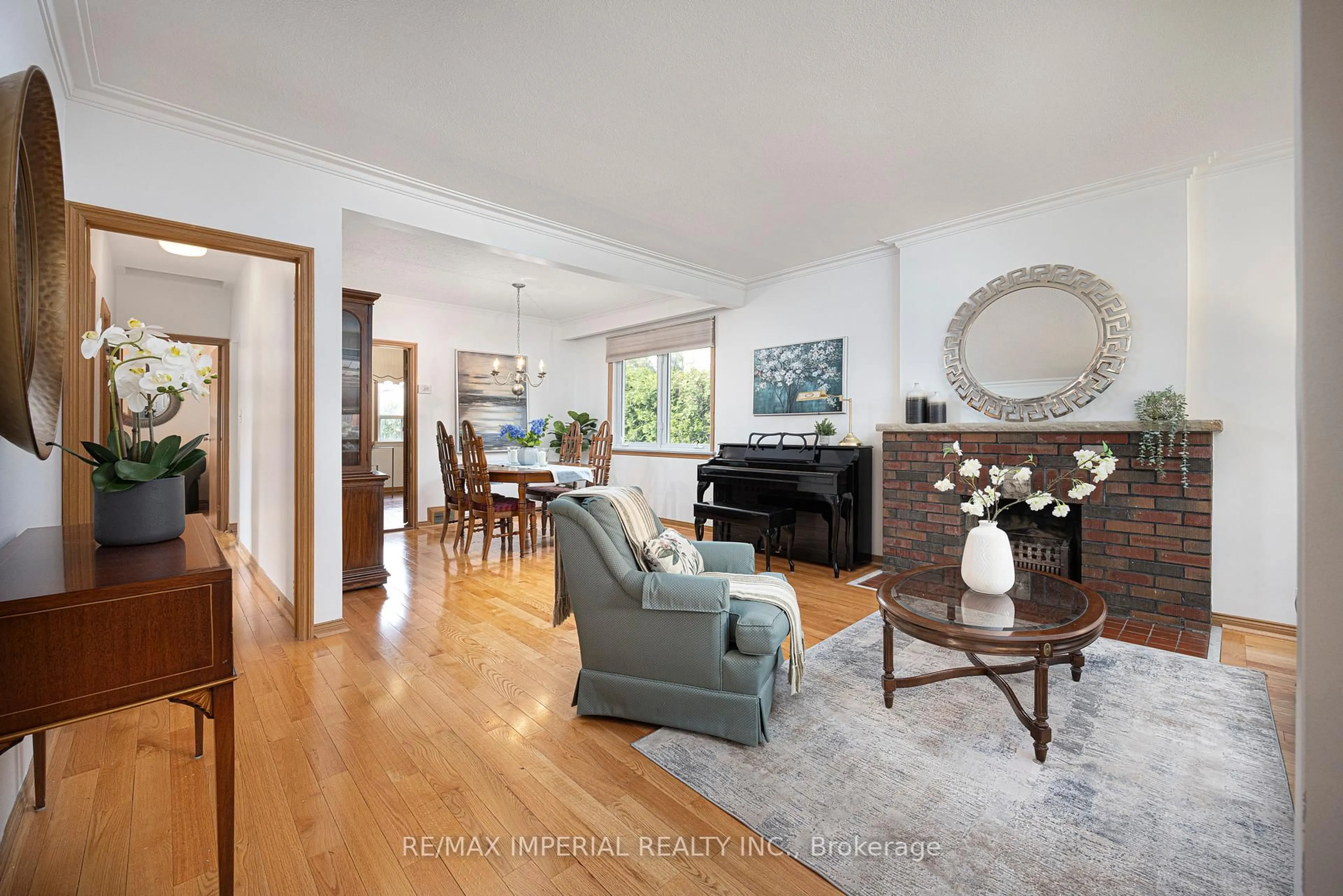 Living room with furniture, unknown for 7 Doddington Dr, Toronto Ontario M8Y 1S3