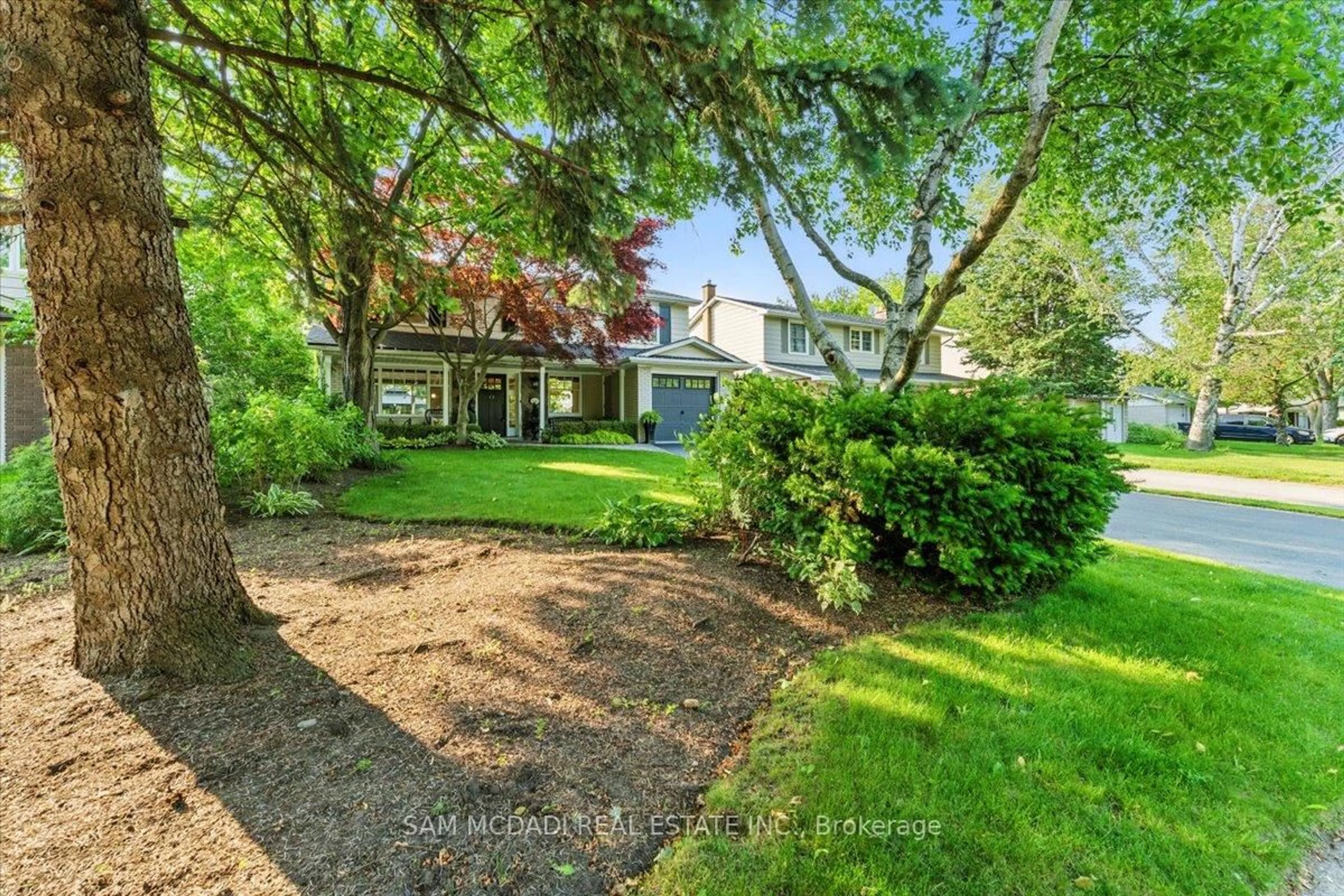 A pic from outside/outdoor area/front of a property/back of a property/a pic from drone, street for 1847 Truscott Dr, Mississauga Ontario L5J 2A1