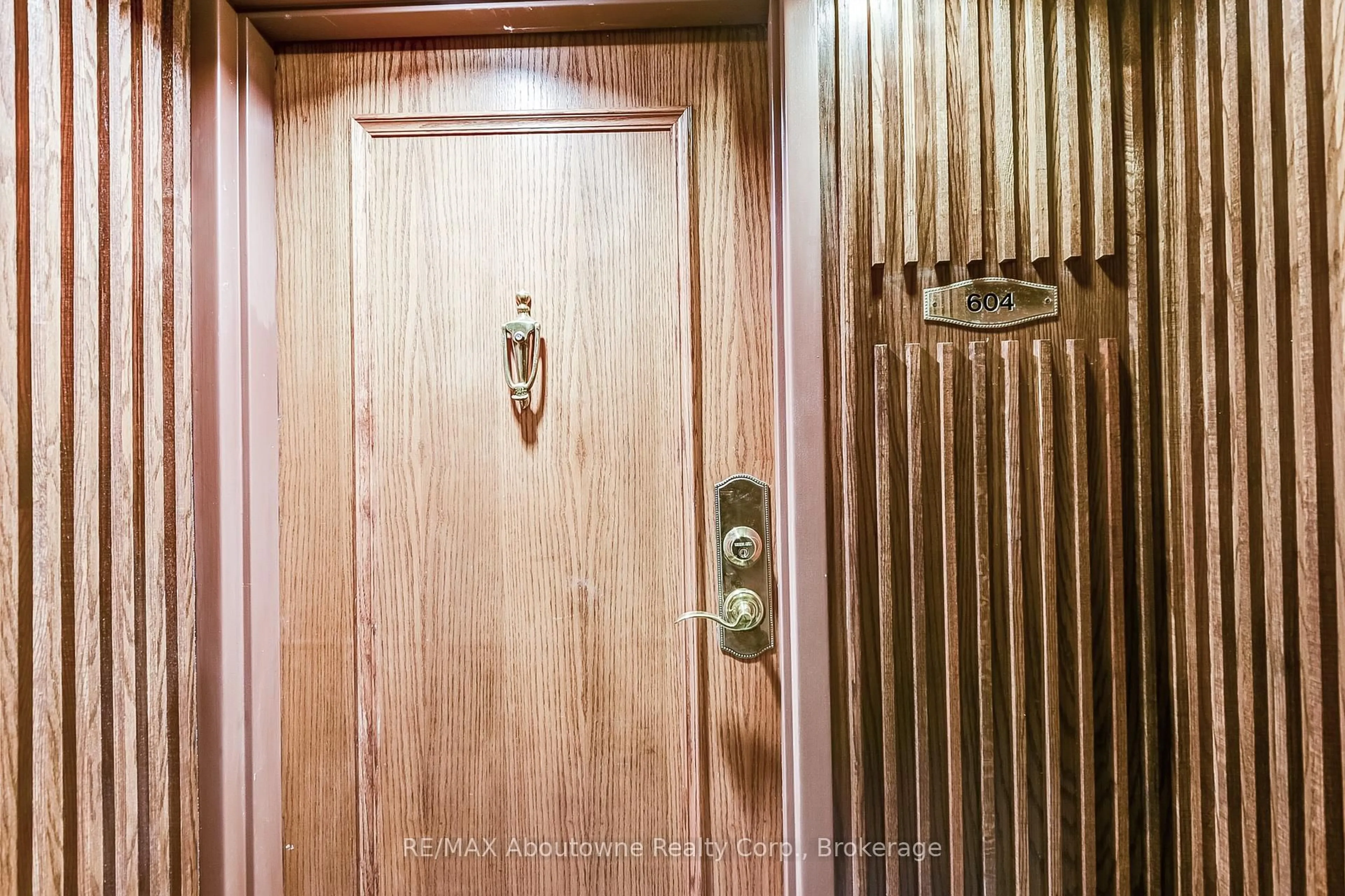 Indoor foyer for 2180 Marine Dr #604, Oakville Ontario L6L 5V2