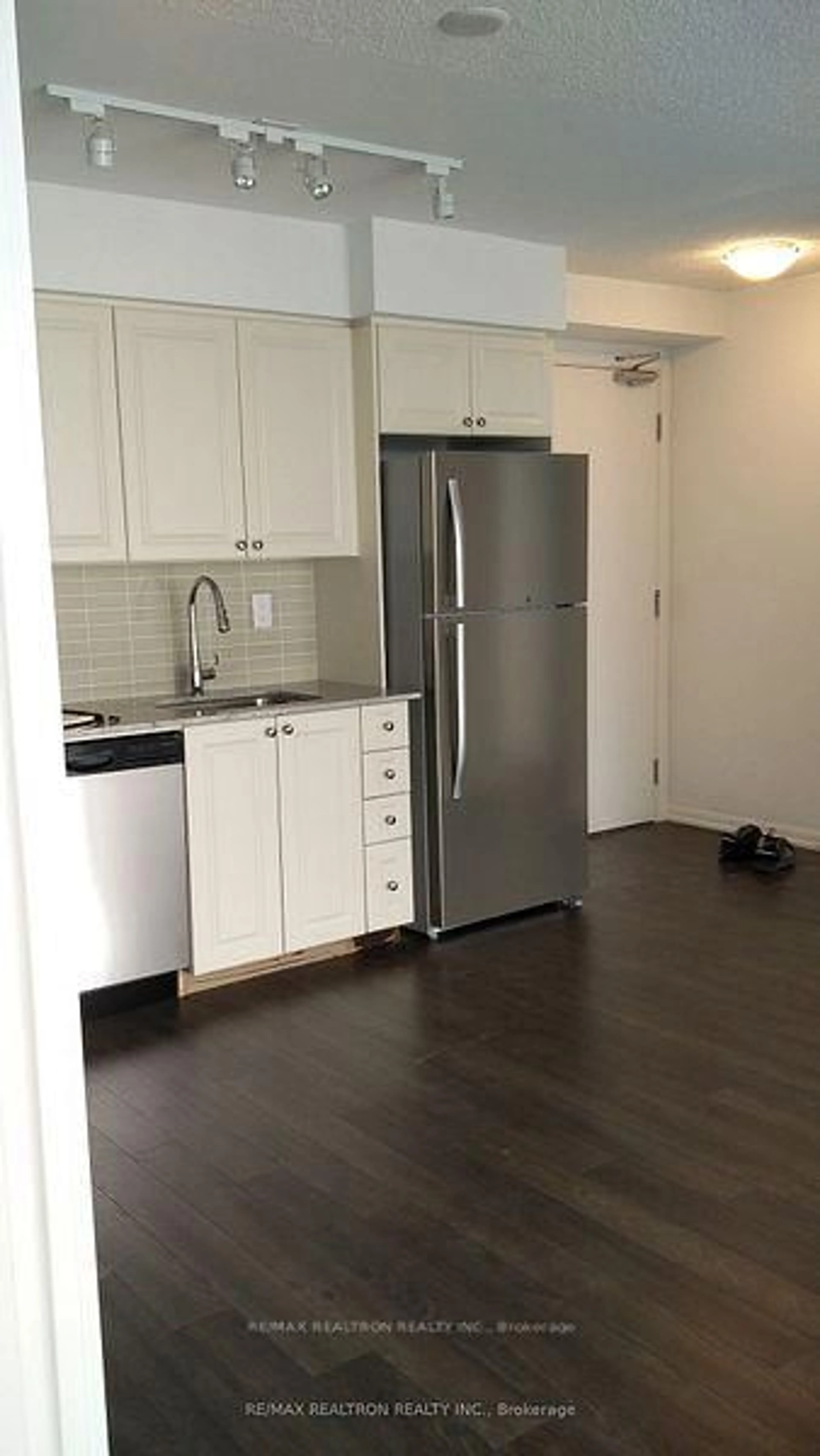 Standard kitchen, unknown for 830 Lawrence Ave #917, Toronto Ontario M6A 0A2