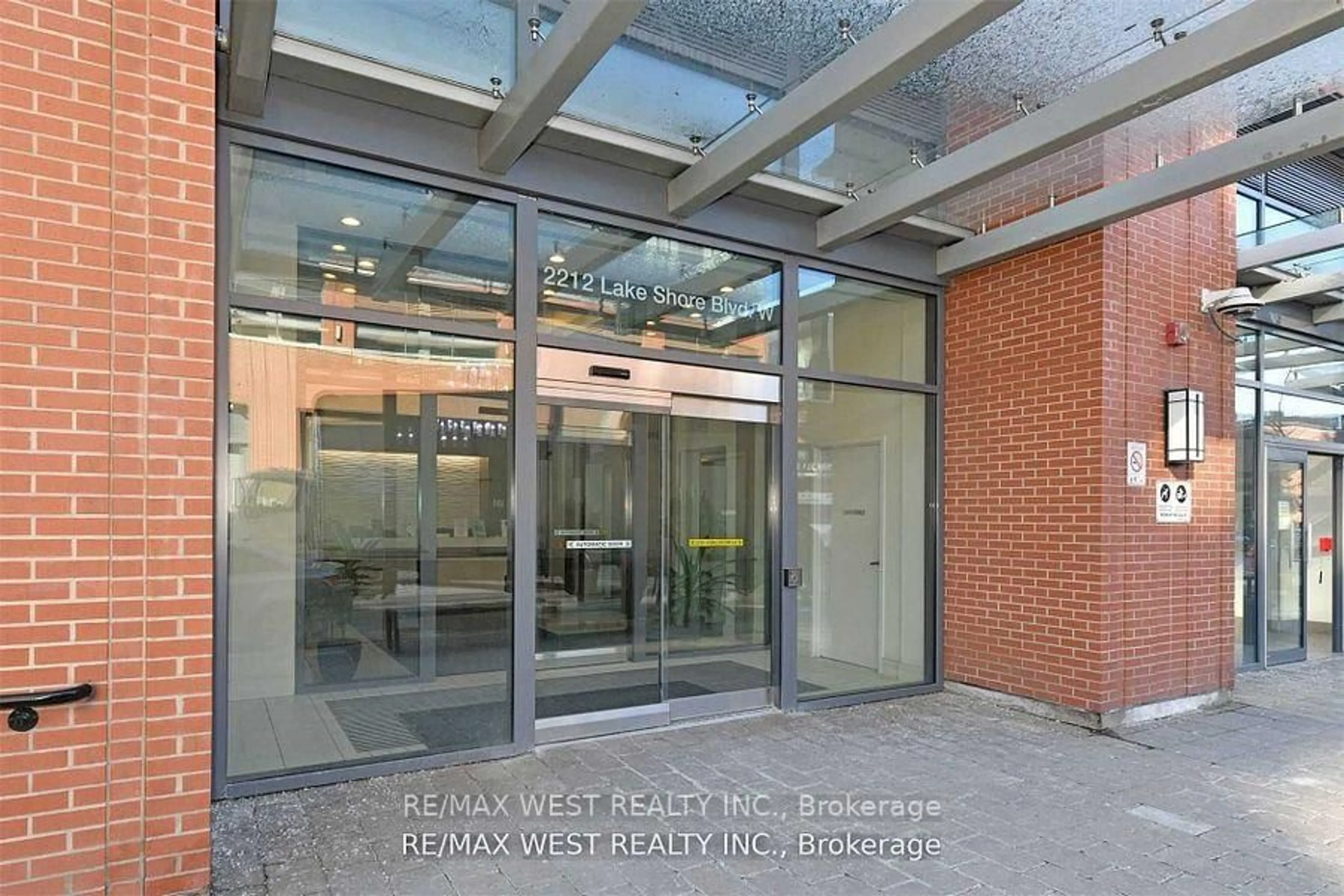 Indoor foyer for 2212 Lake Shore Blvd #506, Toronto Ontario M8V 0C2