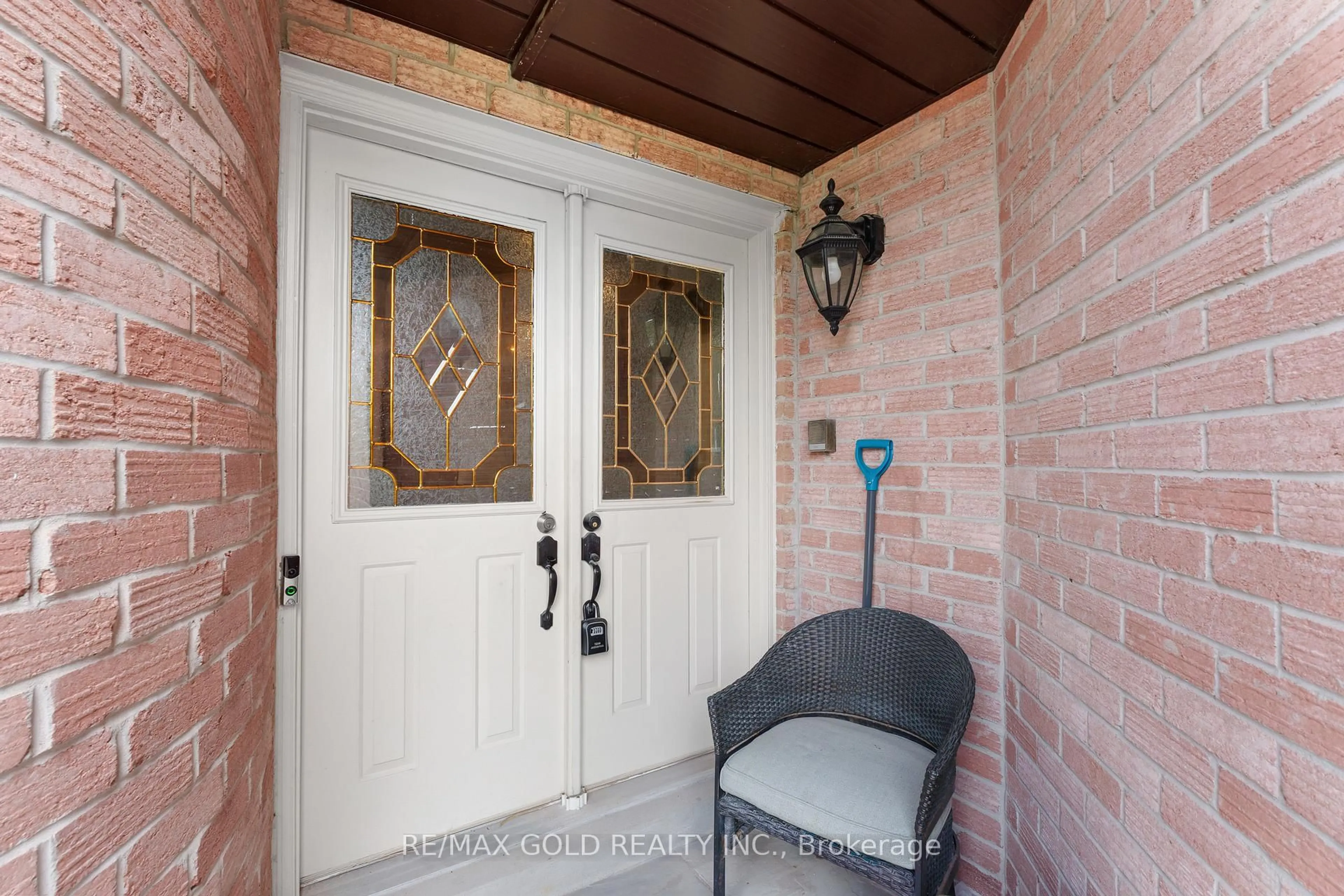 Indoor entryway for 31 CASTLEHILL Rd, Brampton Ontario L6X 4E3