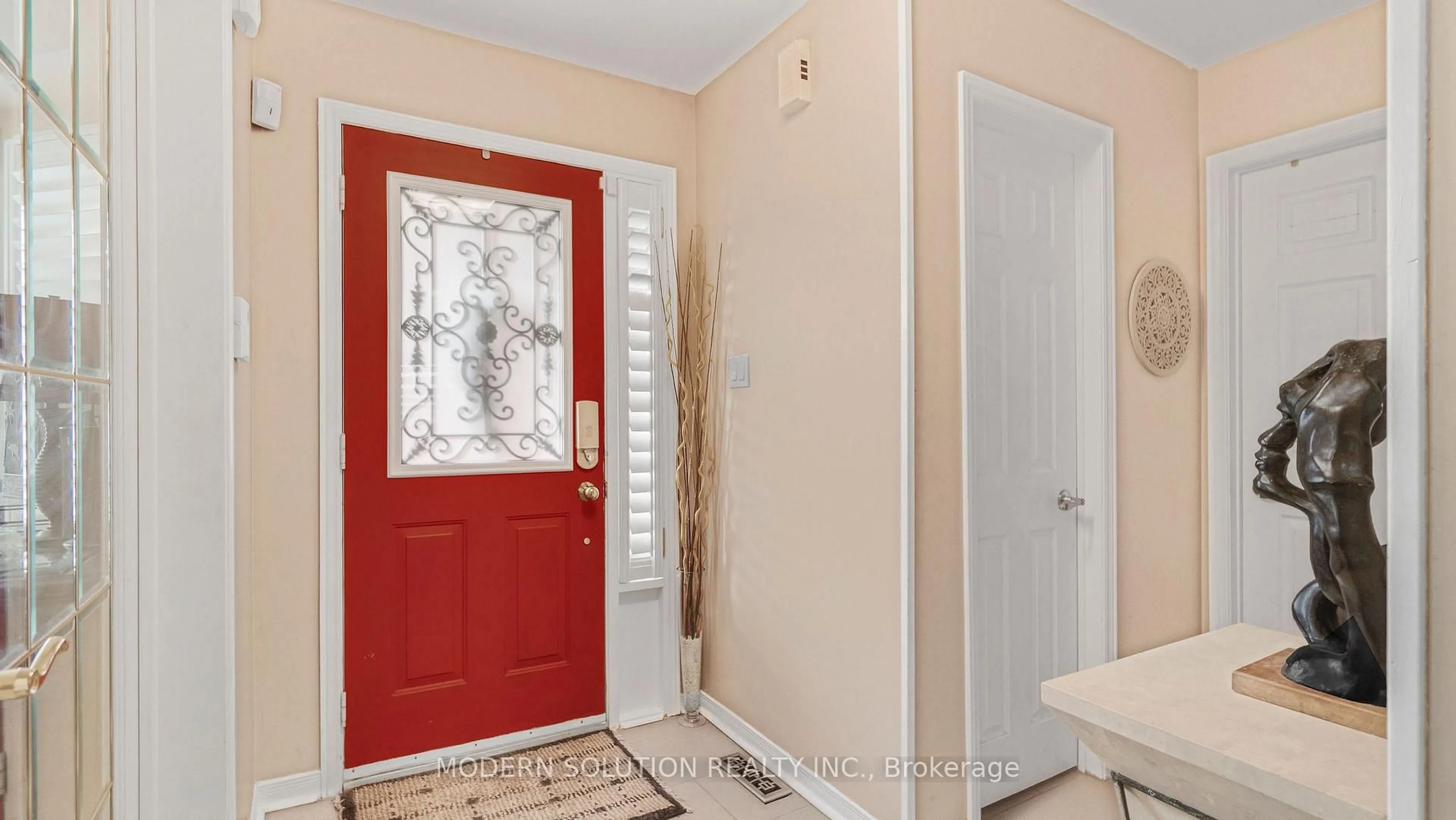 Indoor entryway for 6259 Snowflake Lane, Mississauga Ontario L5N 6G8