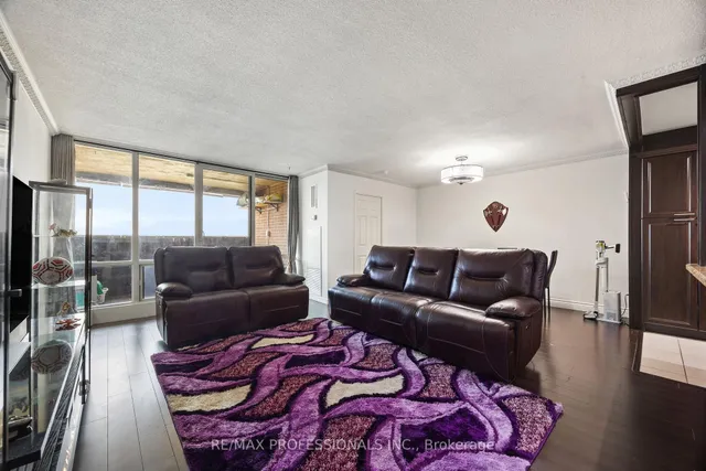 Additional image 19 of 714 The West Mall Unit 1810