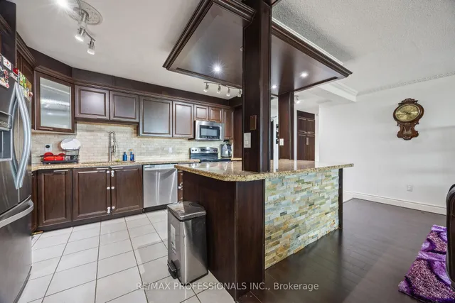 Additional image 17 of 714 The West Mall Unit 1810