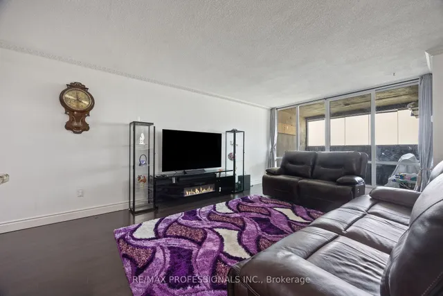 Additional image 4 of 714 The West Mall Unit 1810