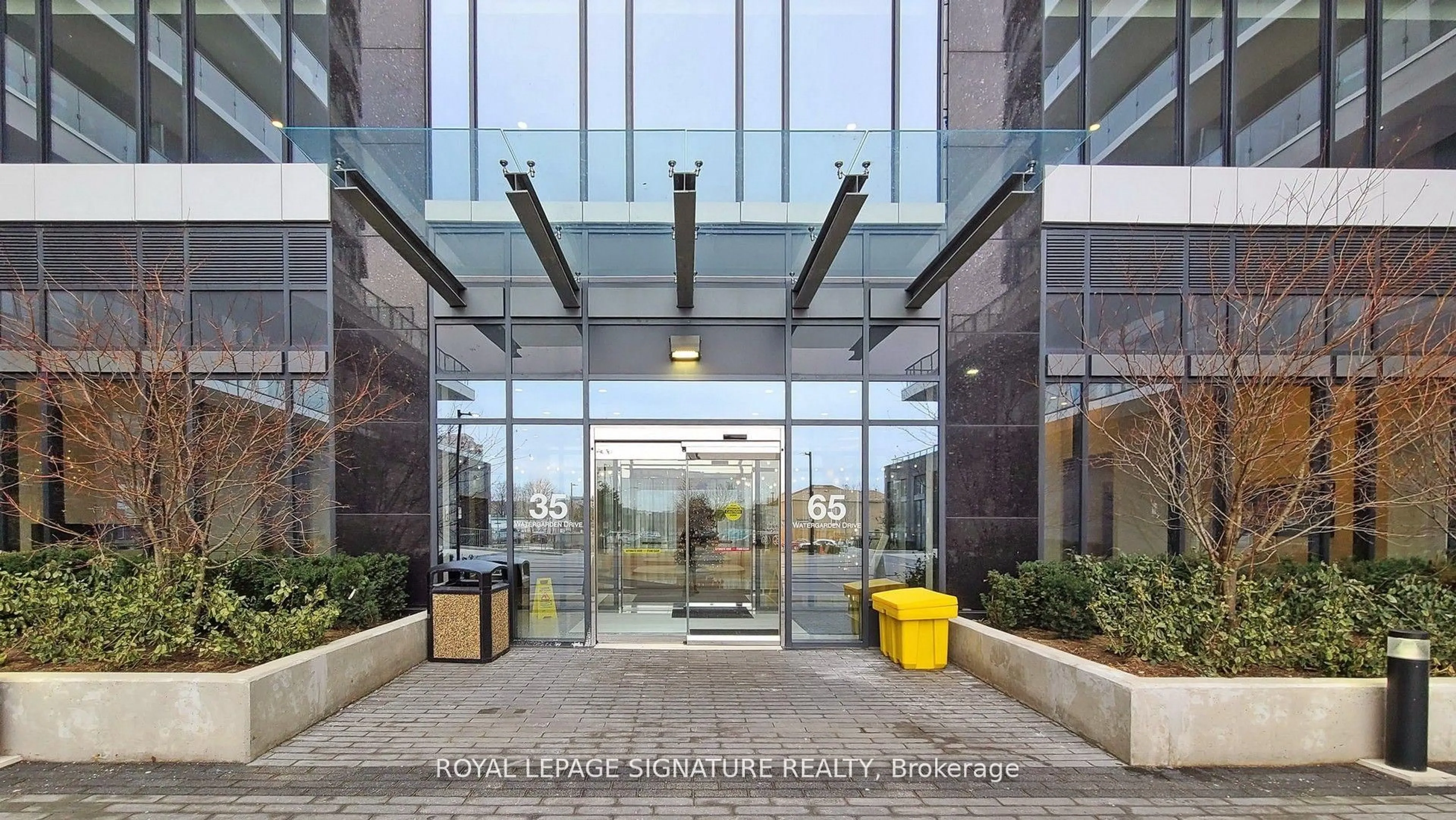 Indoor foyer for 65 Watergarden Dr #107, Mississauga Ontario L5R 0G6