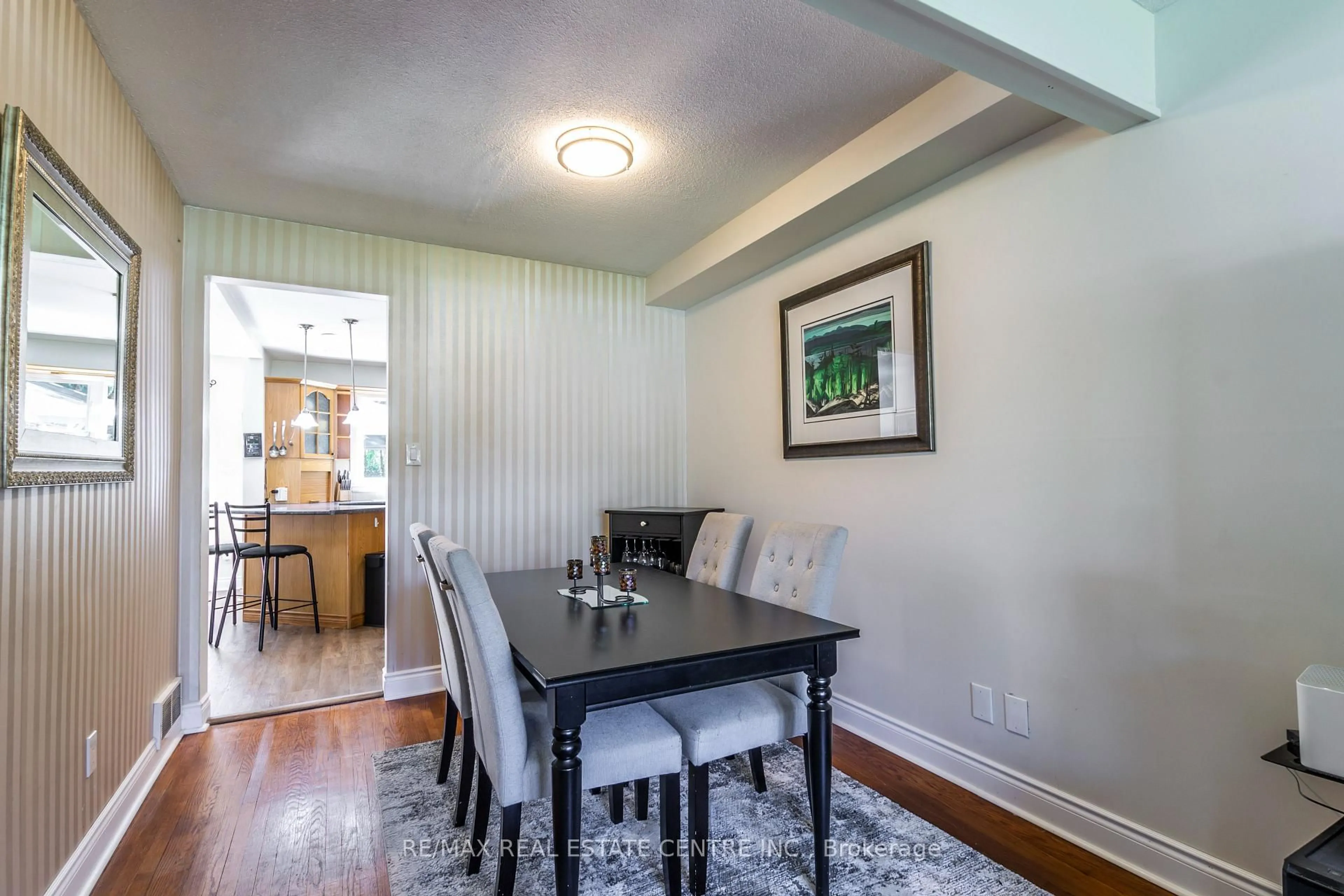 Dining room, wood/laminate floor for 1174 Fairdale Dr, Mississauga Ontario L5C 1K4