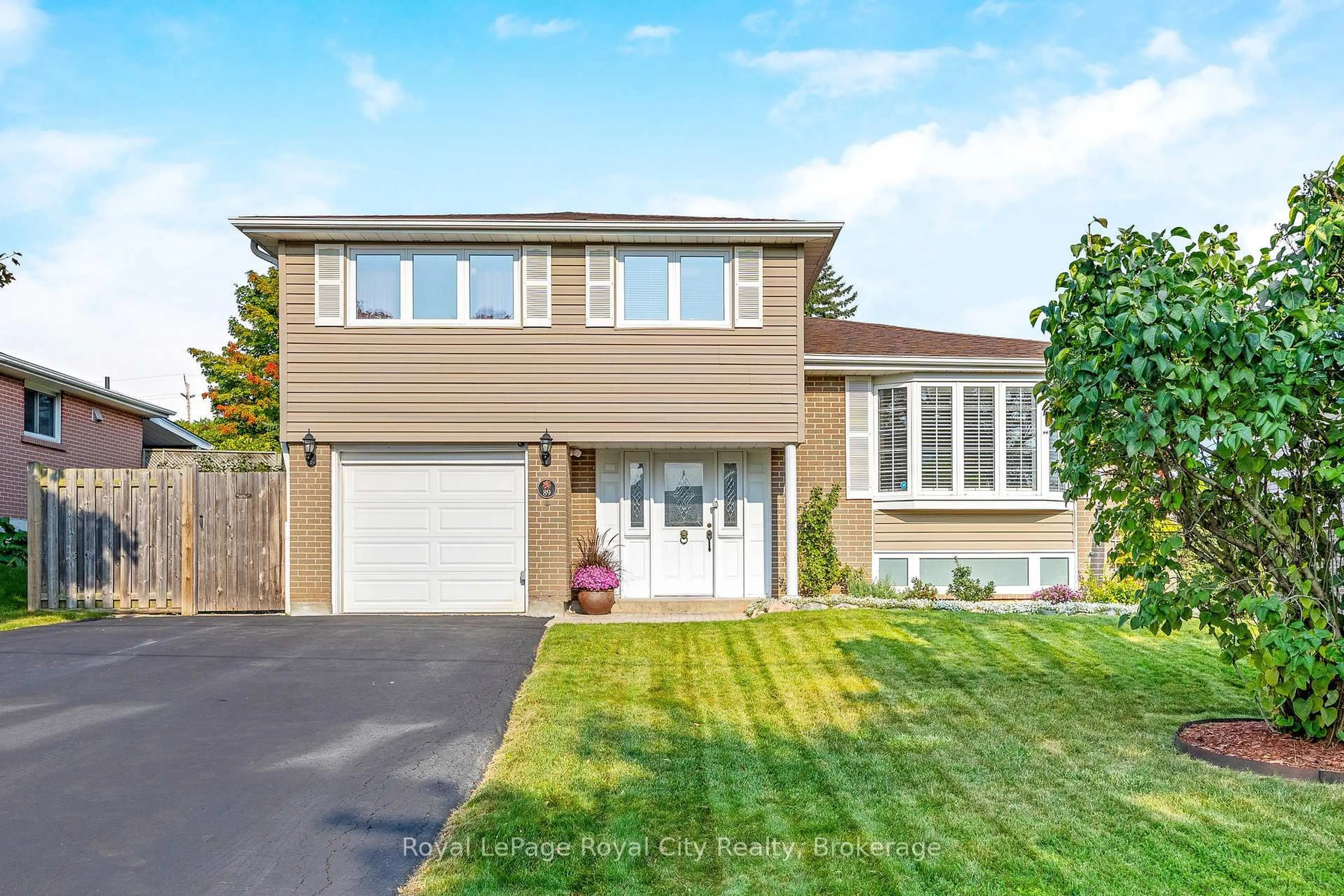 Home with vinyl exterior material, street for 89 Joycelyn Cres, Halton Hills Ontario L7G 2S6