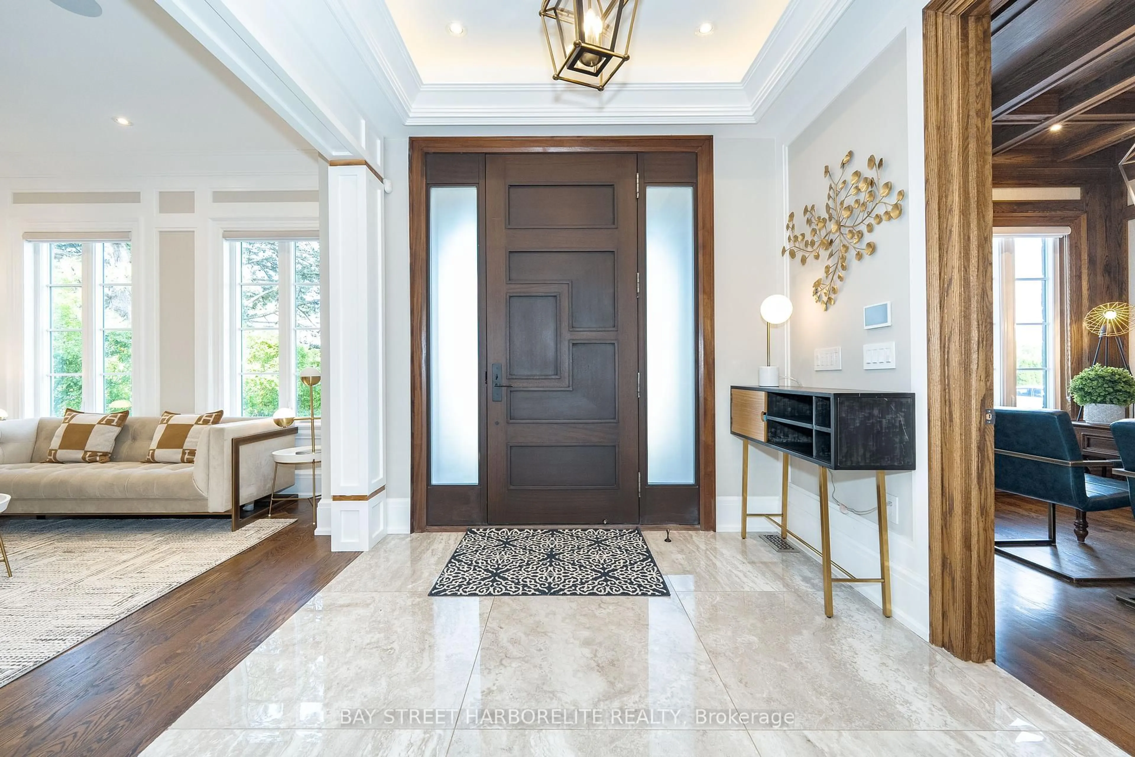 Indoor entryway for 391 Sandhurst Dr, Oakville Ontario L6L 4L1
