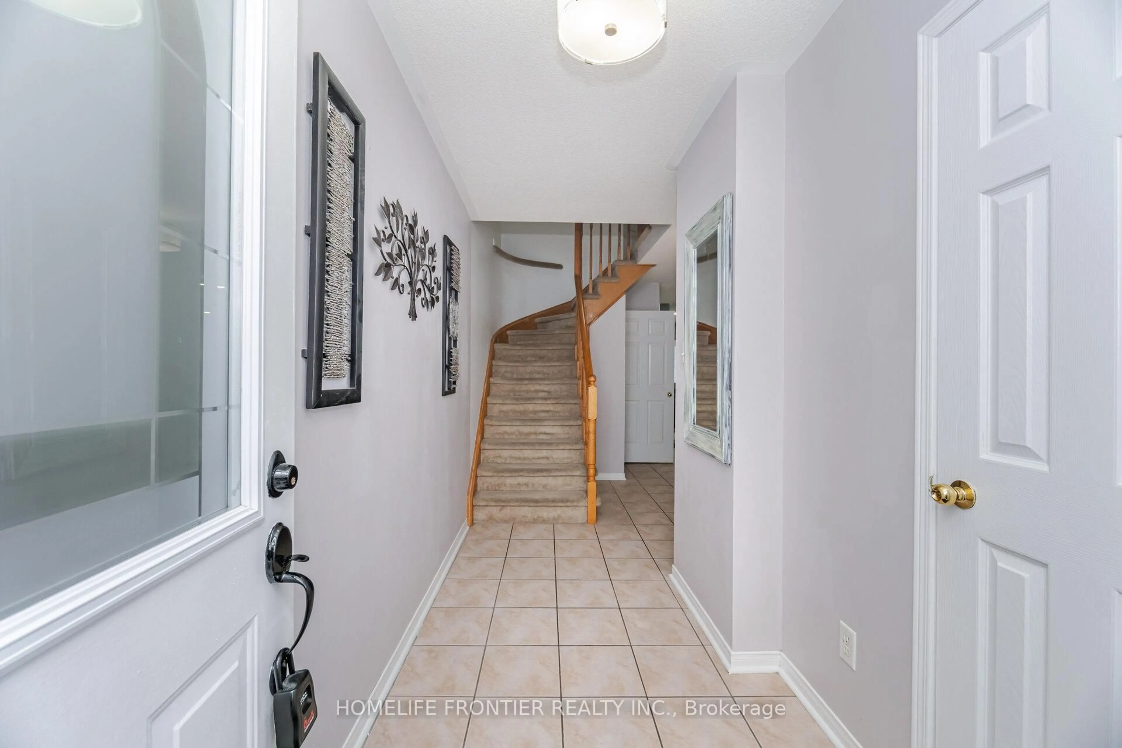 Indoor foyer for 88 Wood Circ, Caledon Ontario L7E 1R3
