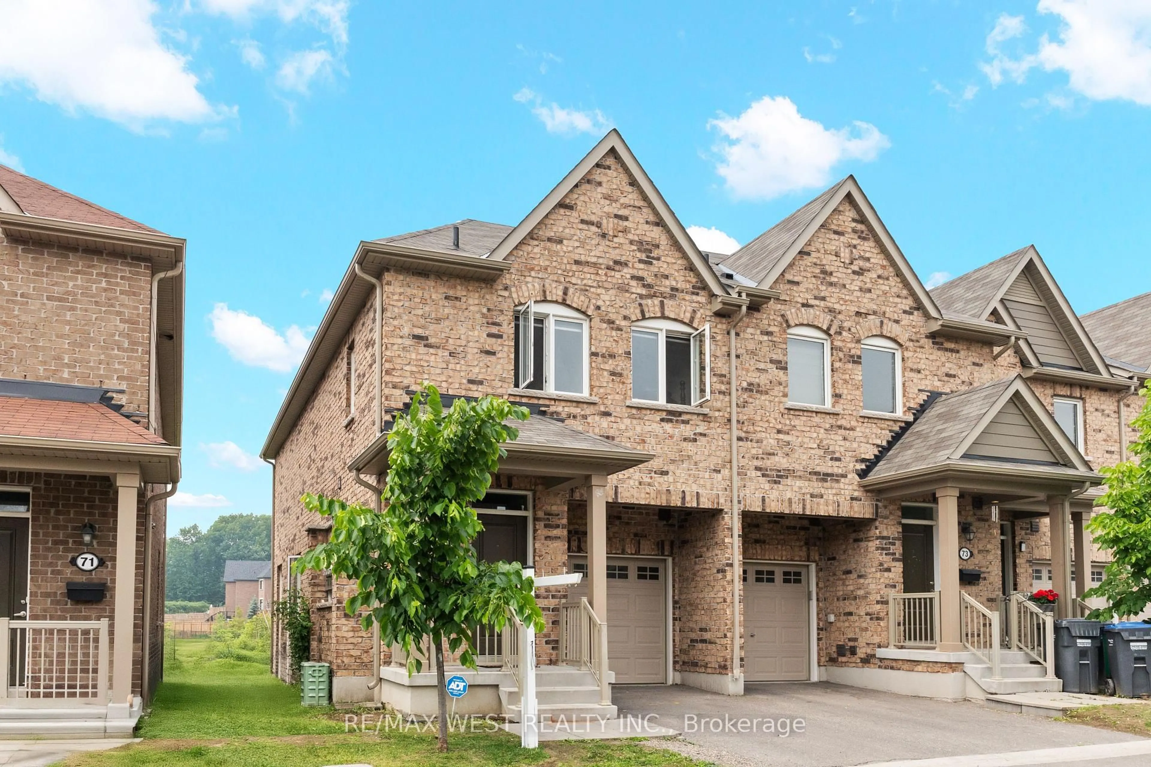 Home with brick exterior material, street for 50 Edinburgh Dr #72, Brampton Ontario L6Y 1N9