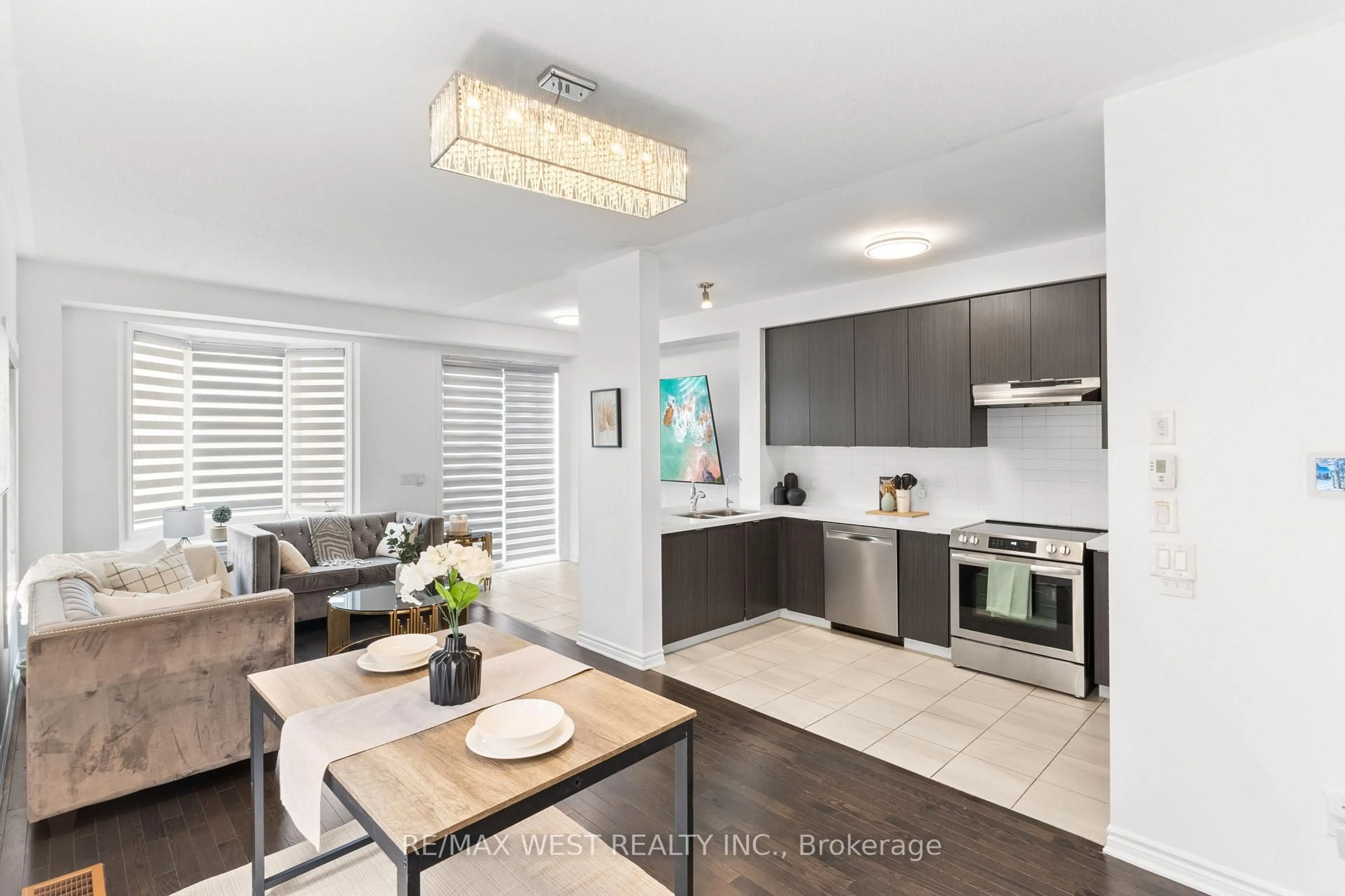 Open concept kitchen, ceramic/tile floor for 50 Edinburgh Dr #72, Brampton Ontario L6Y 1N9