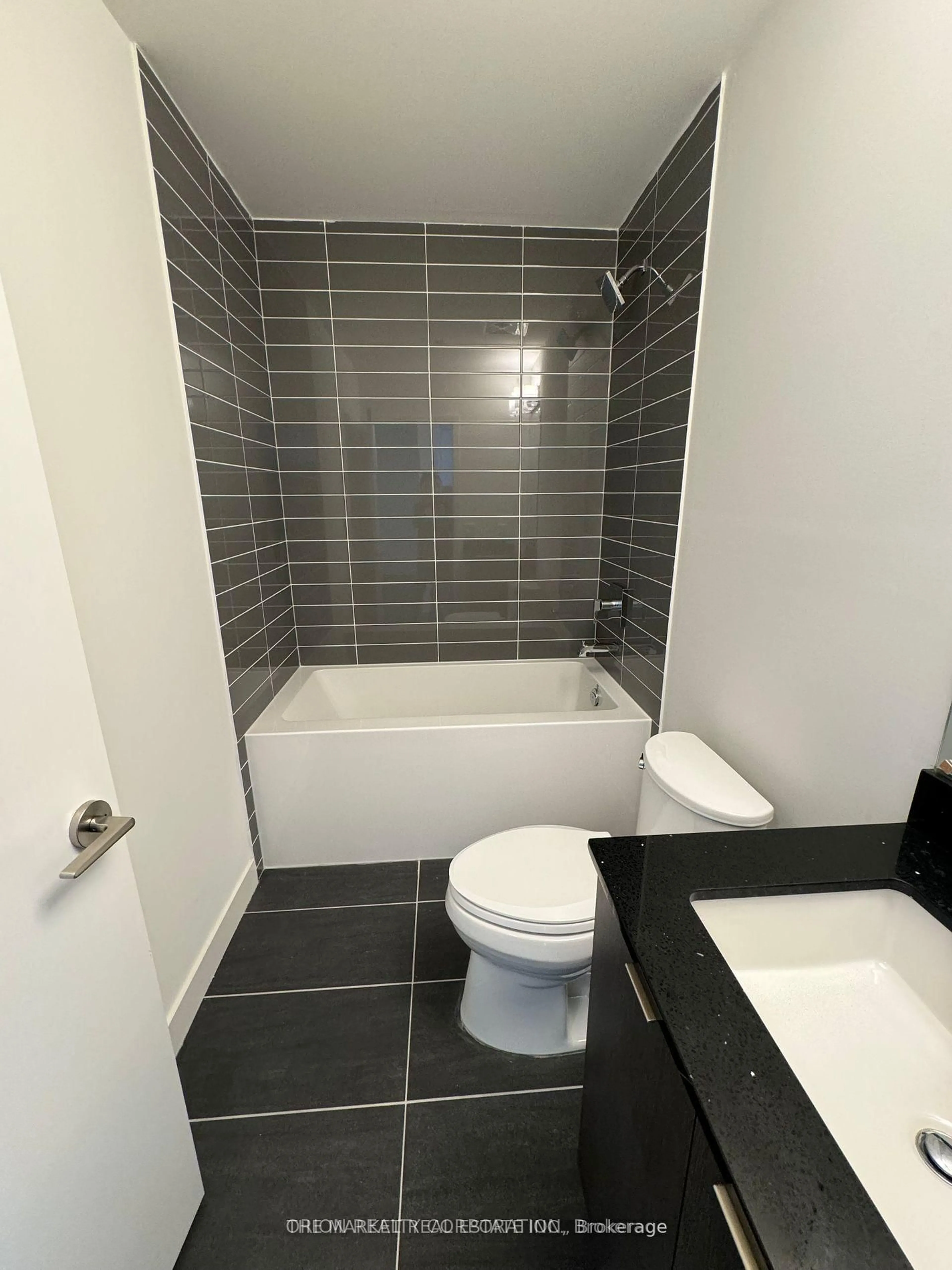 Standard bathroom, ceramic/tile floor for 859 The Queensway #821, Toronto Ontario M8Z 1N8