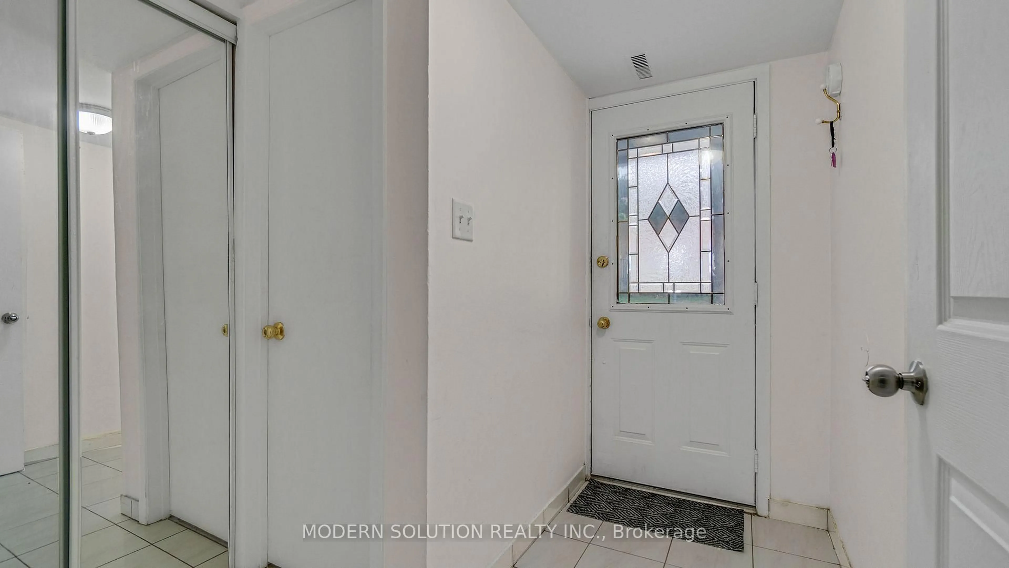 Indoor entryway for 1559 Albion Rd #41, Toronto Ontario M9V 1B2