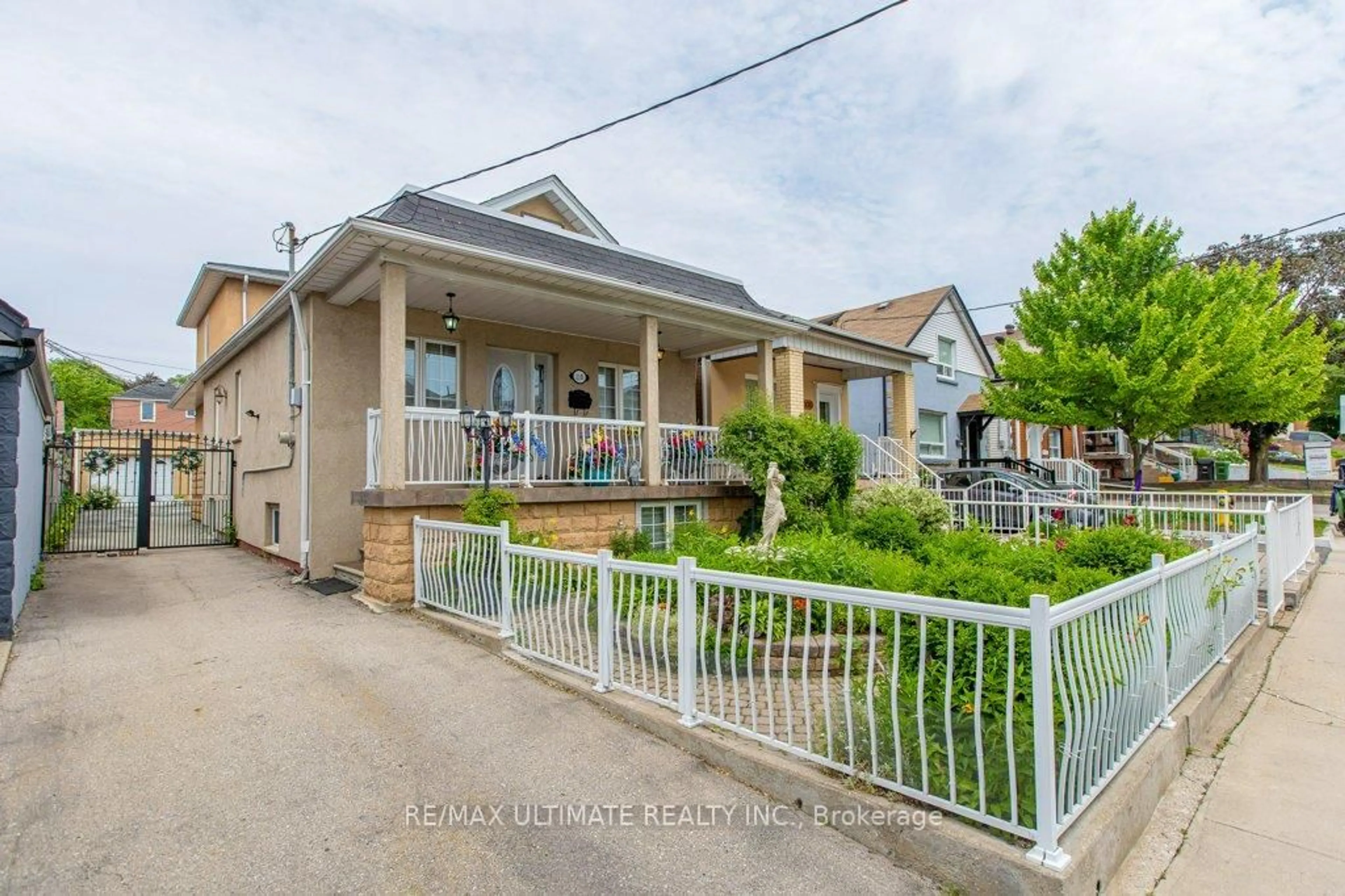 Patio, street for 110 Aileen Ave, Toronto Ontario M6M 1E9