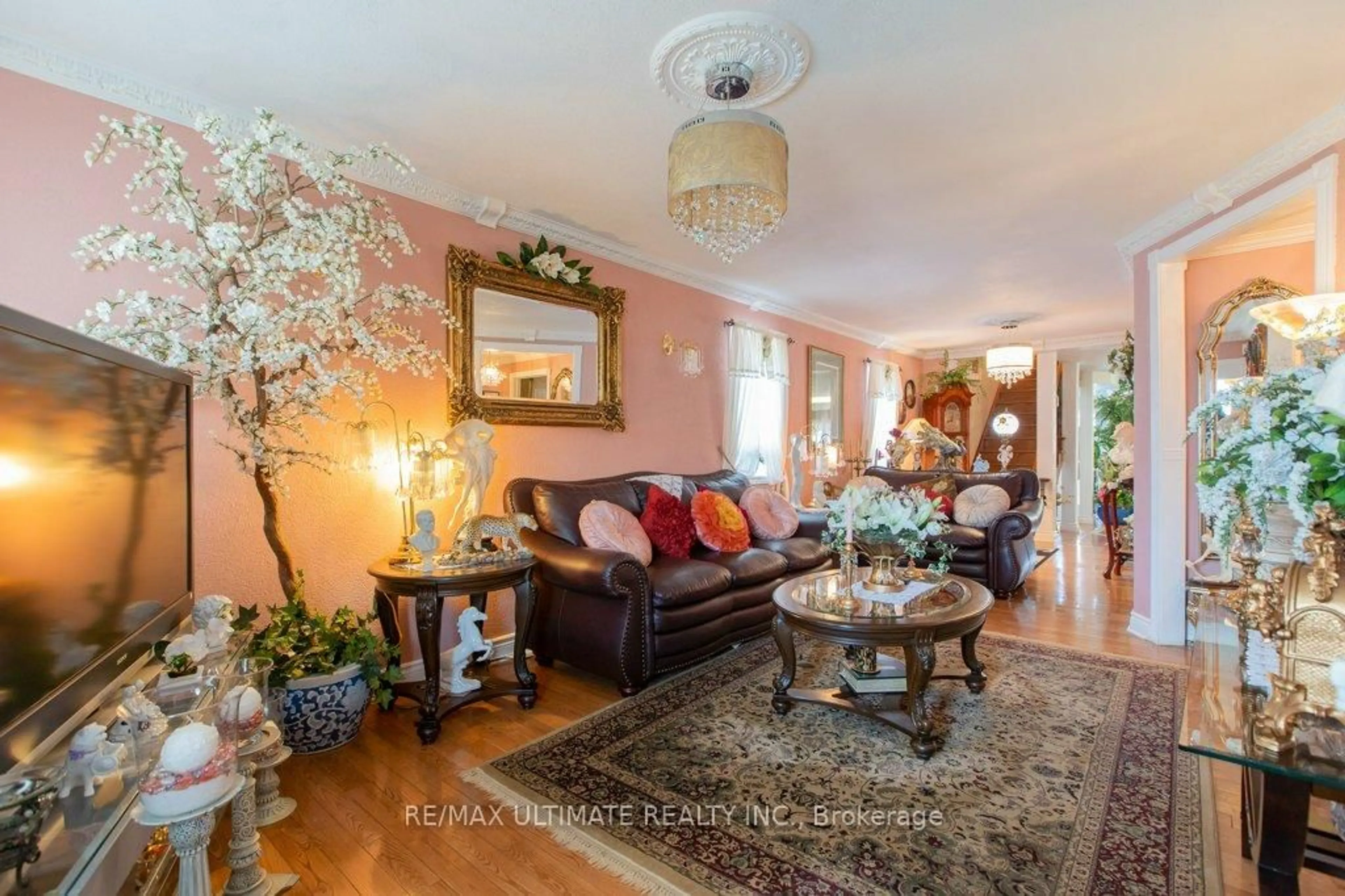 Living room with furniture, unknown for 110 Aileen Ave, Toronto Ontario M6M 1E9