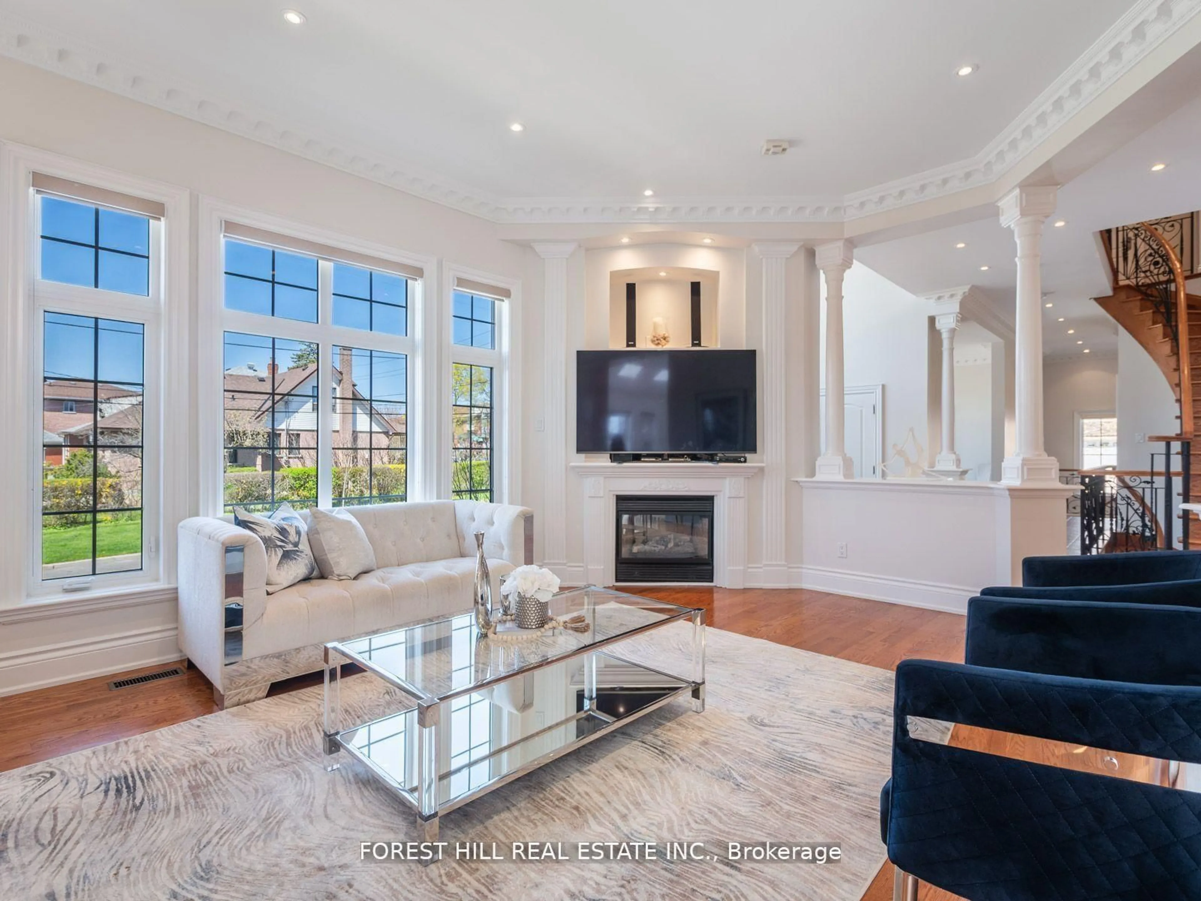 Living room with furniture, ceramic/tile floor for 18 Highland Hill, Toronto Ontario M6A 2P8
