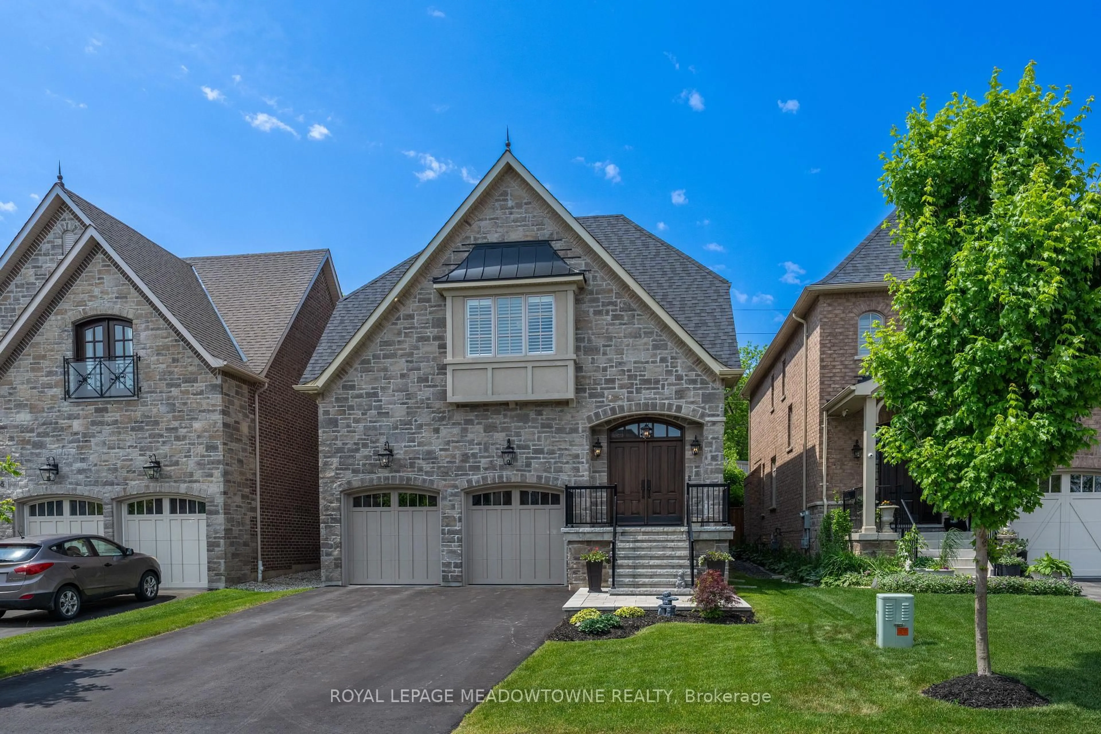 Home with brick exterior material, street for 16 Foxtail Crt, Halton Hills Ontario L7G 0J6