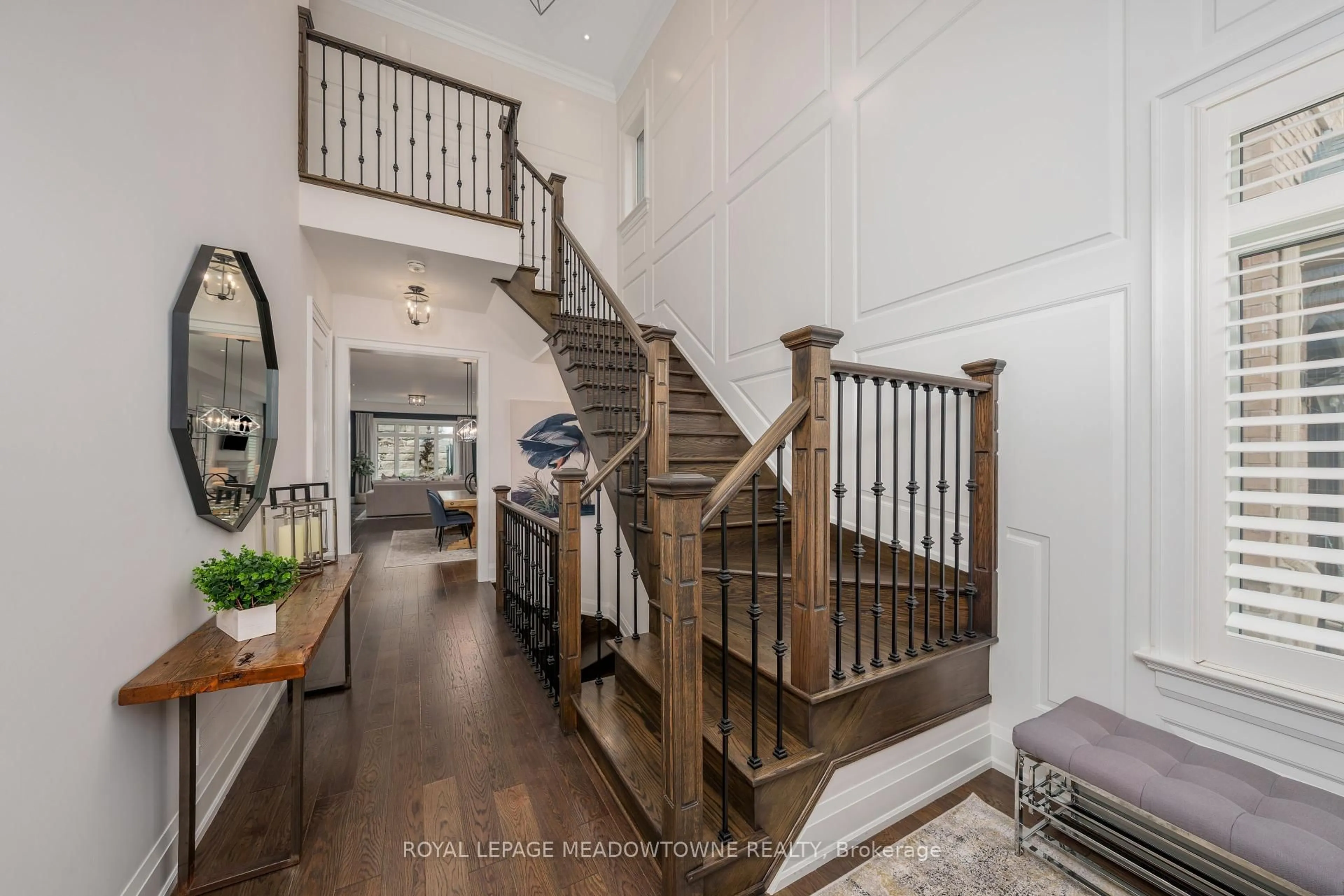 Indoor entryway for 16 Foxtail Crt, Halton Hills Ontario L7G 0J6