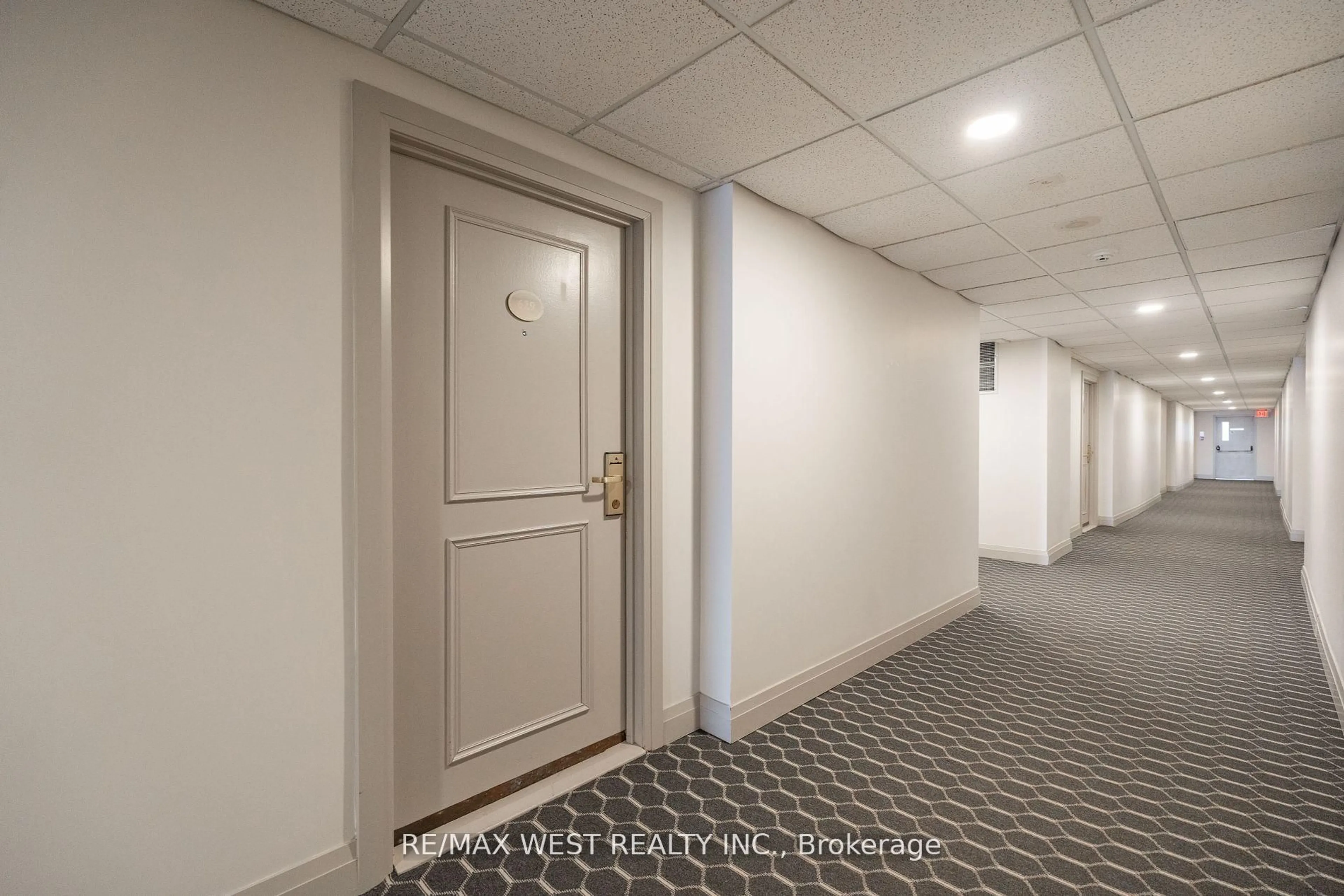 Indoor foyer for 2737 Keele St #629, Toronto Ontario M3M 2E9