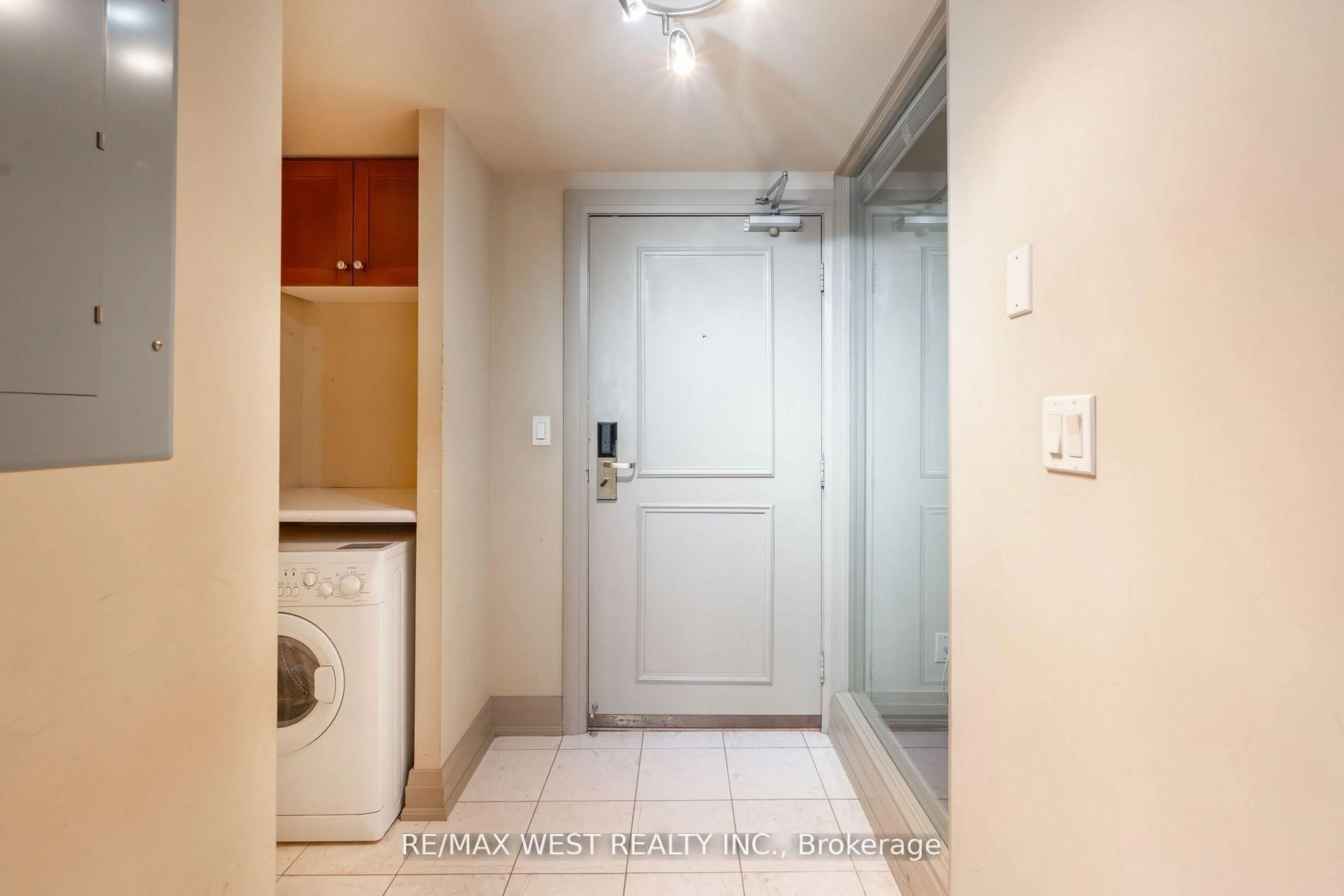 Unknown for 2737 Keele St #629, Toronto Ontario M3M 2E9