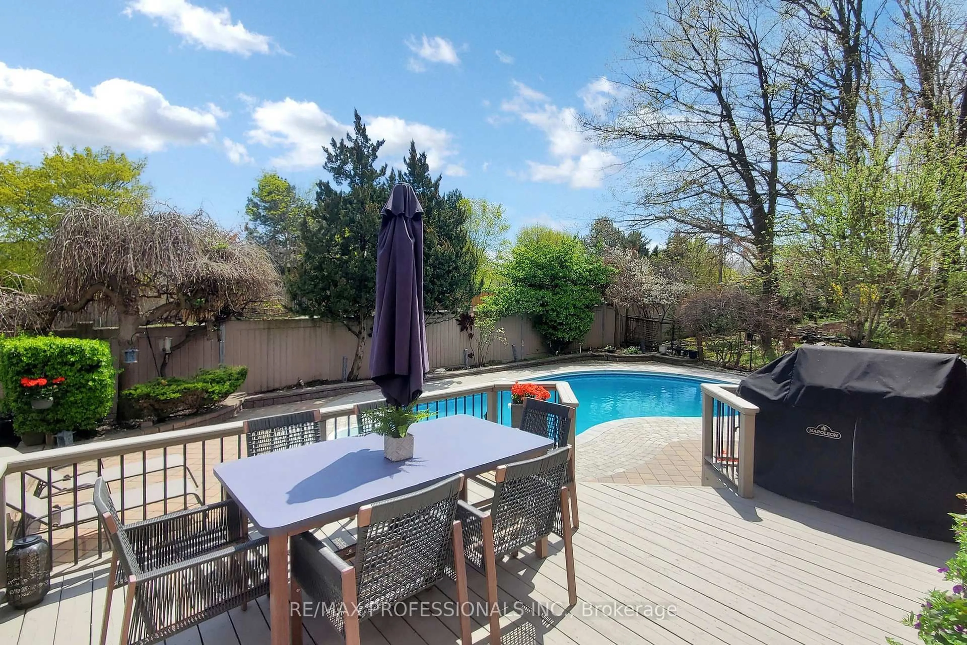 Patio, water/lake/river/ocean view for 4183 Renoak Crt, Mississauga Ontario L5C 4K3