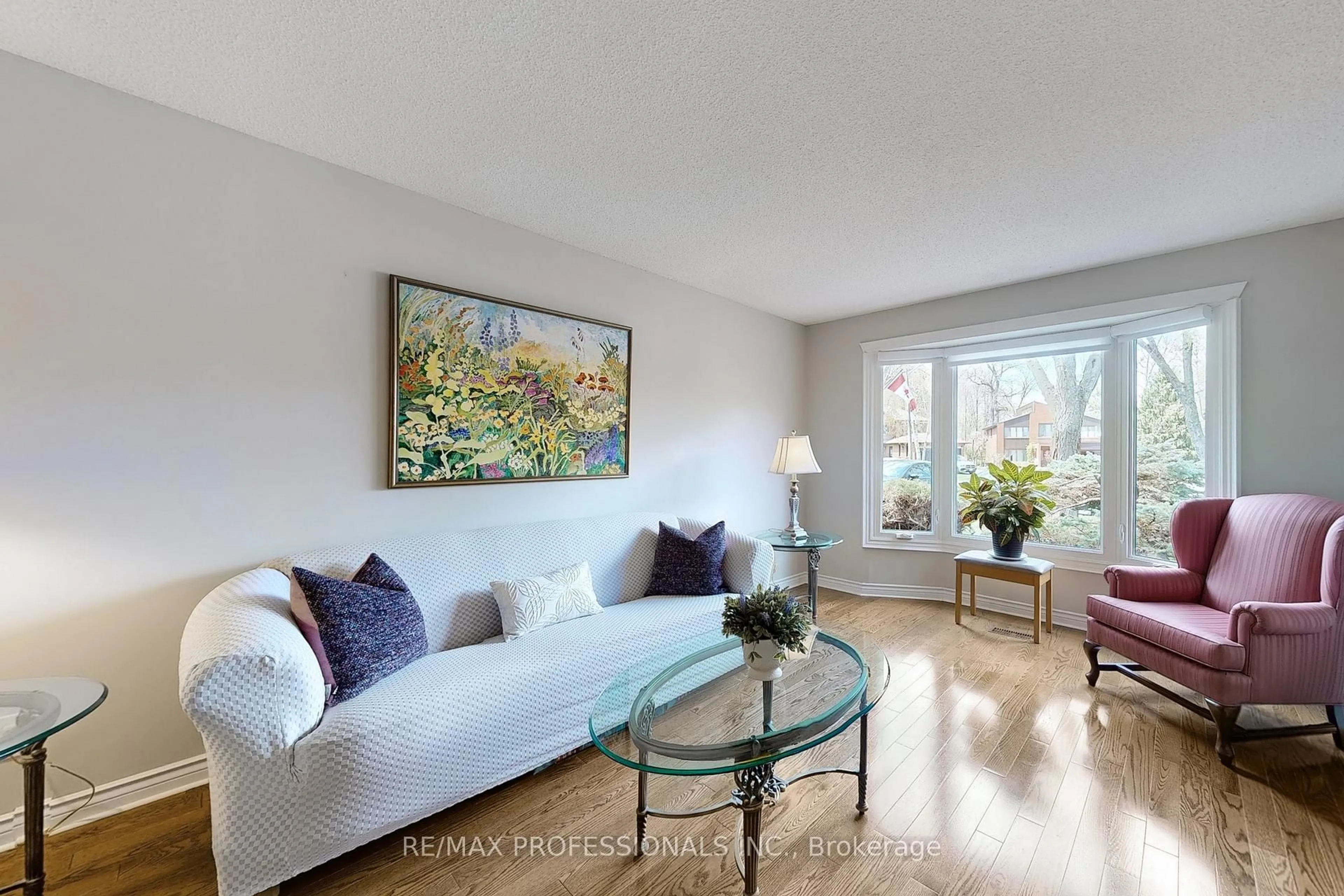 Living room with furniture, unknown for 4183 Renoak Crt, Mississauga Ontario L5C 4K3