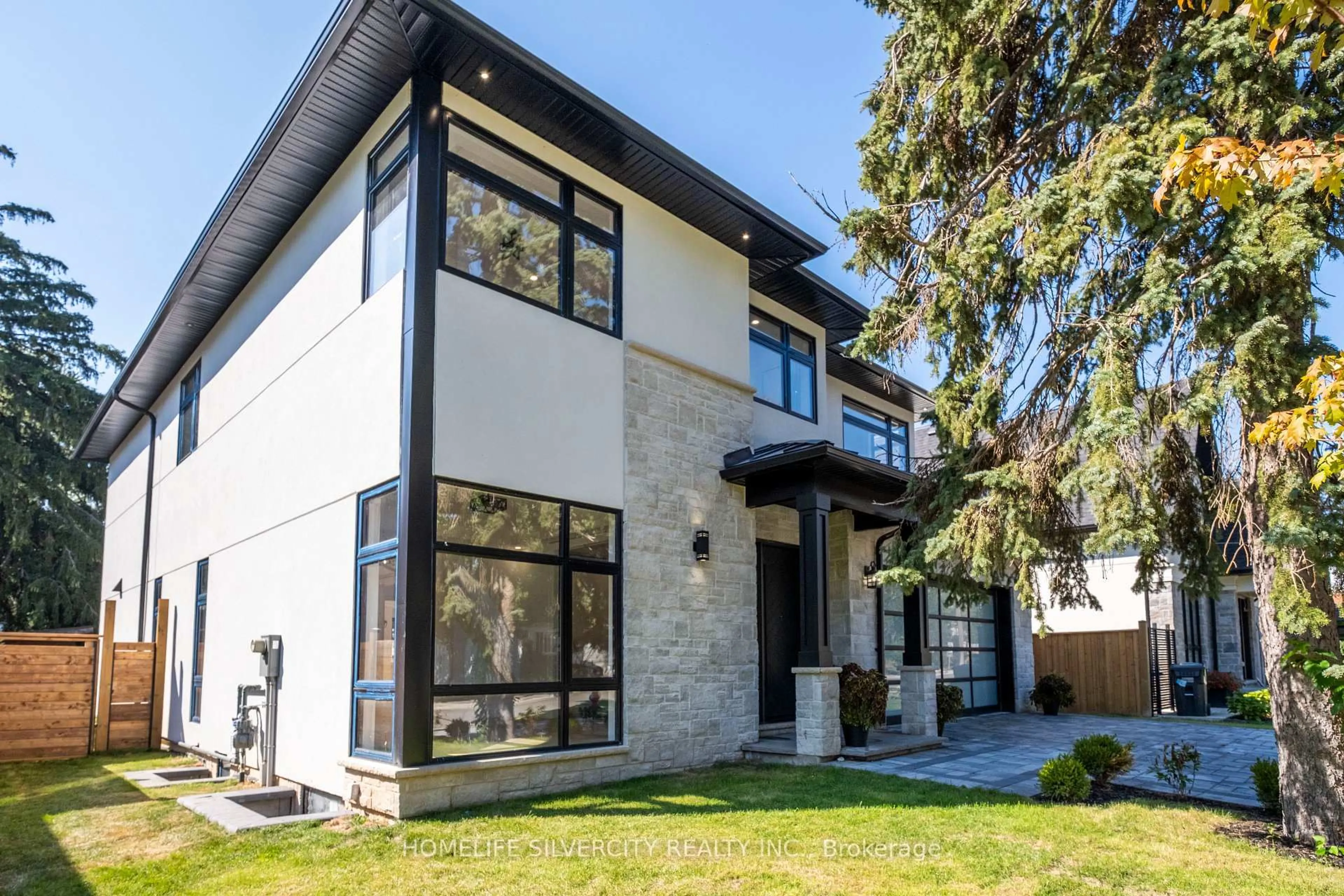Home with vinyl exterior material, street for 1610 Kenmuir Ave, Mississauga Ontario L5G 4B5