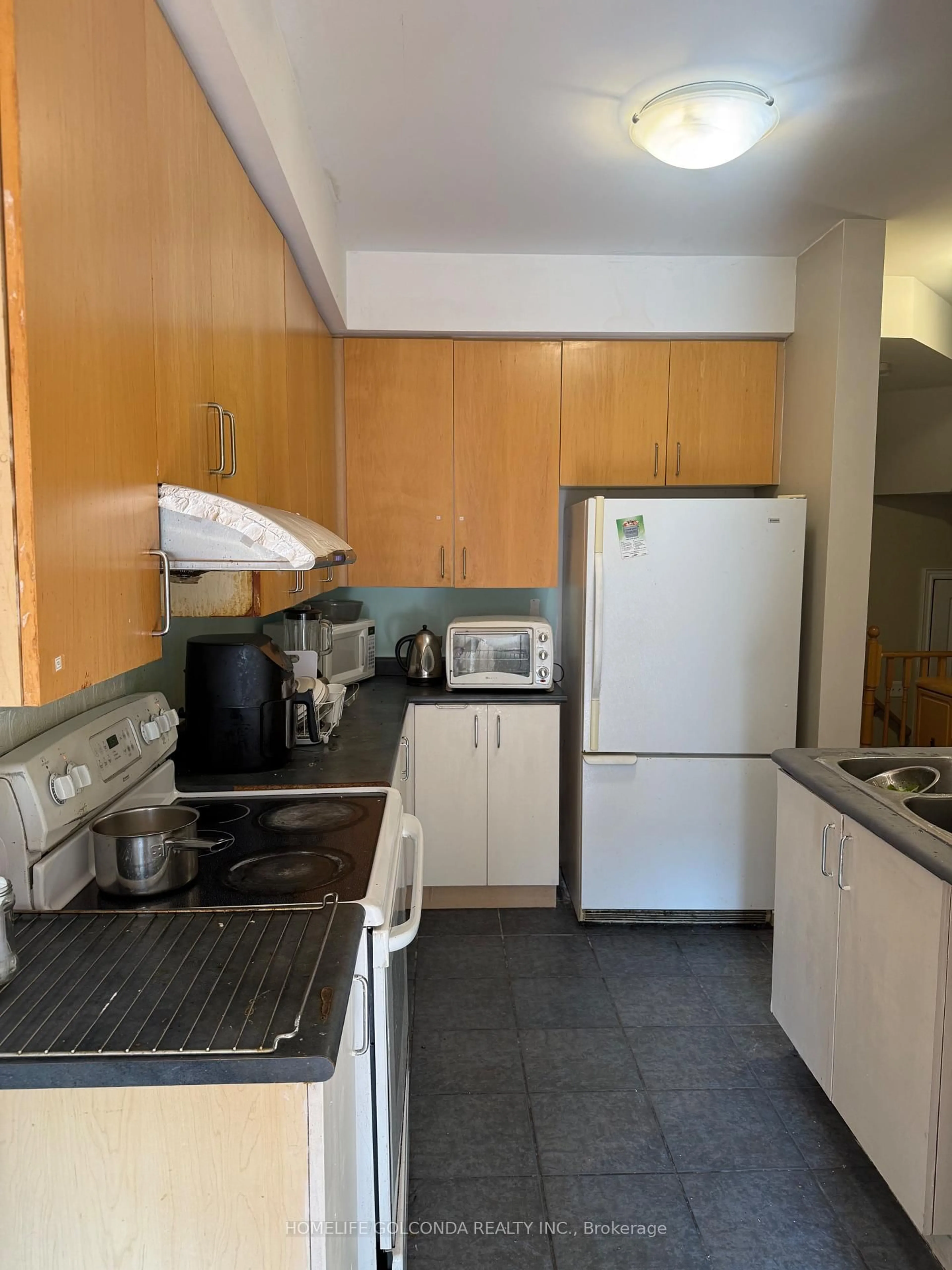 Standard kitchen, unknown for 15 Haynes Ave, Toronto Ontario M3J 3P8