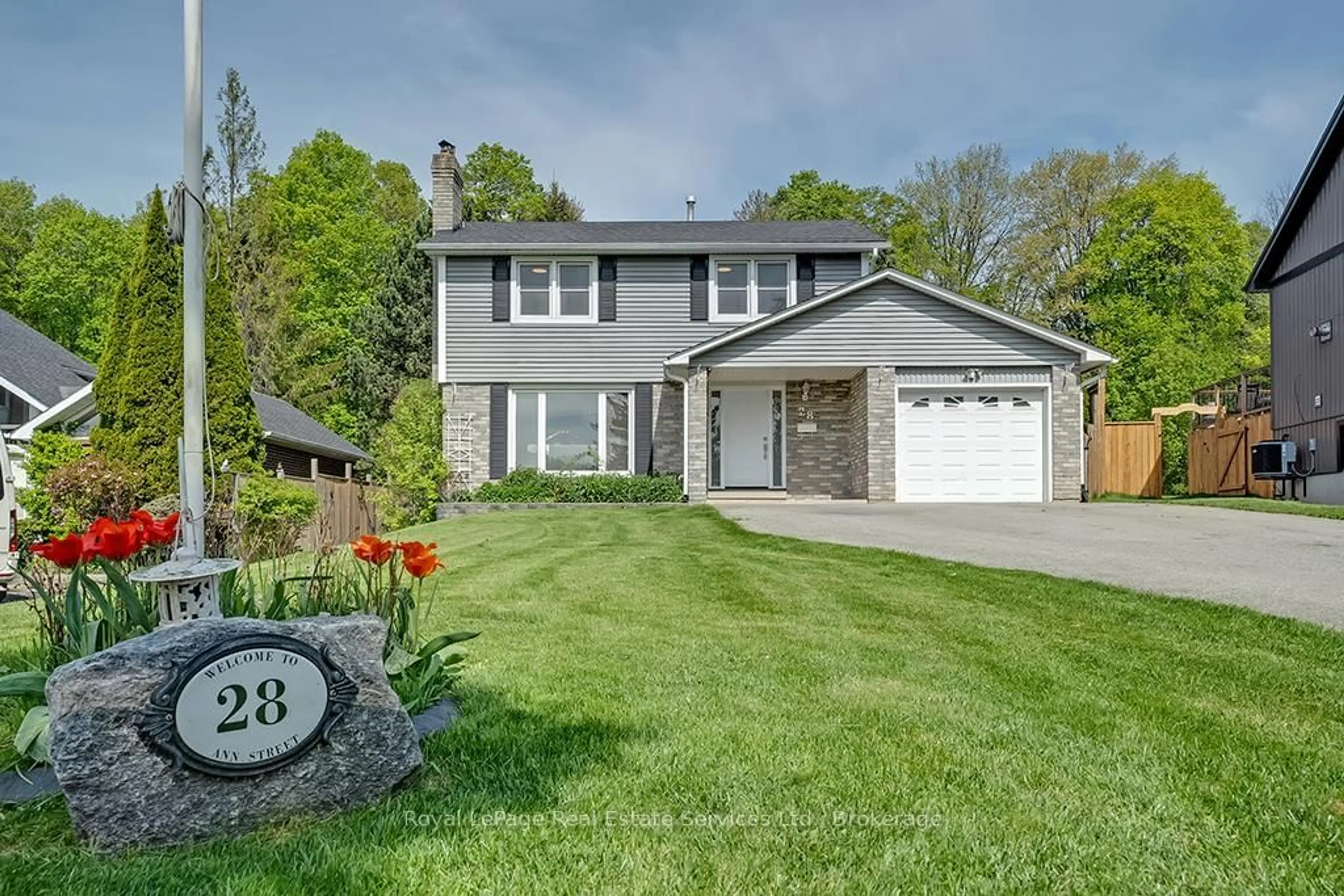 Home with vinyl exterior material, street for 28 Ann St, Halton Hills Ontario L7G 2V2