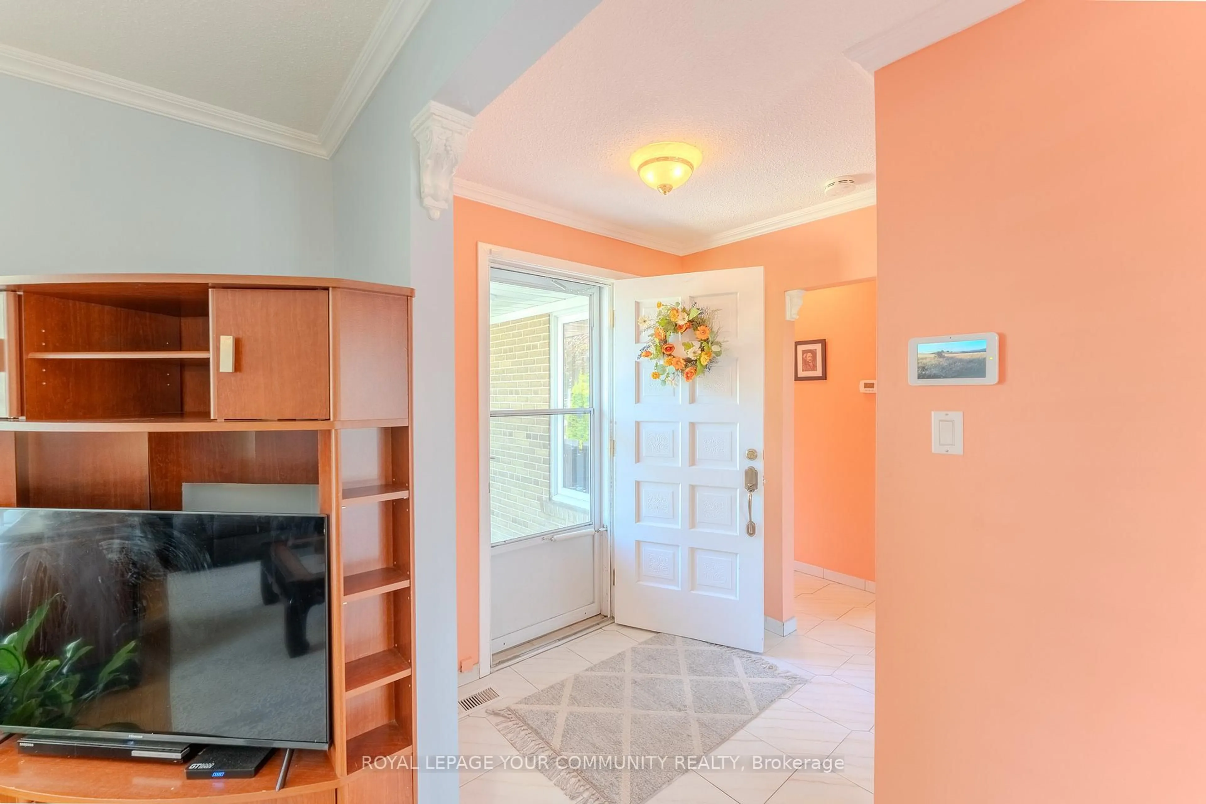 Indoor entryway for 50 Council Cres, Toronto Ontario M3J 1J6