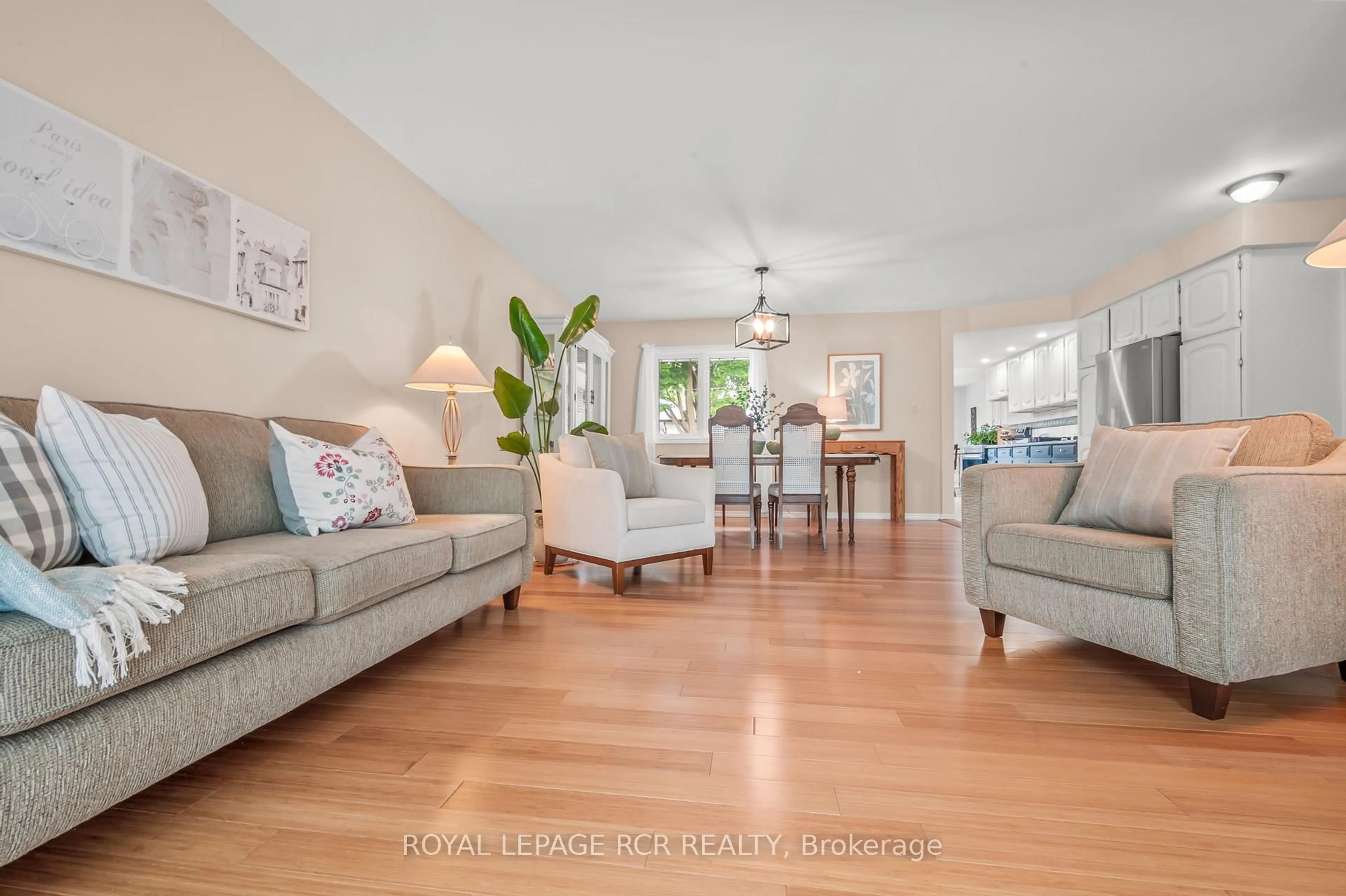 Living room with furniture, unknown for 131 Church St, Orangeville Ontario L9W 1P3