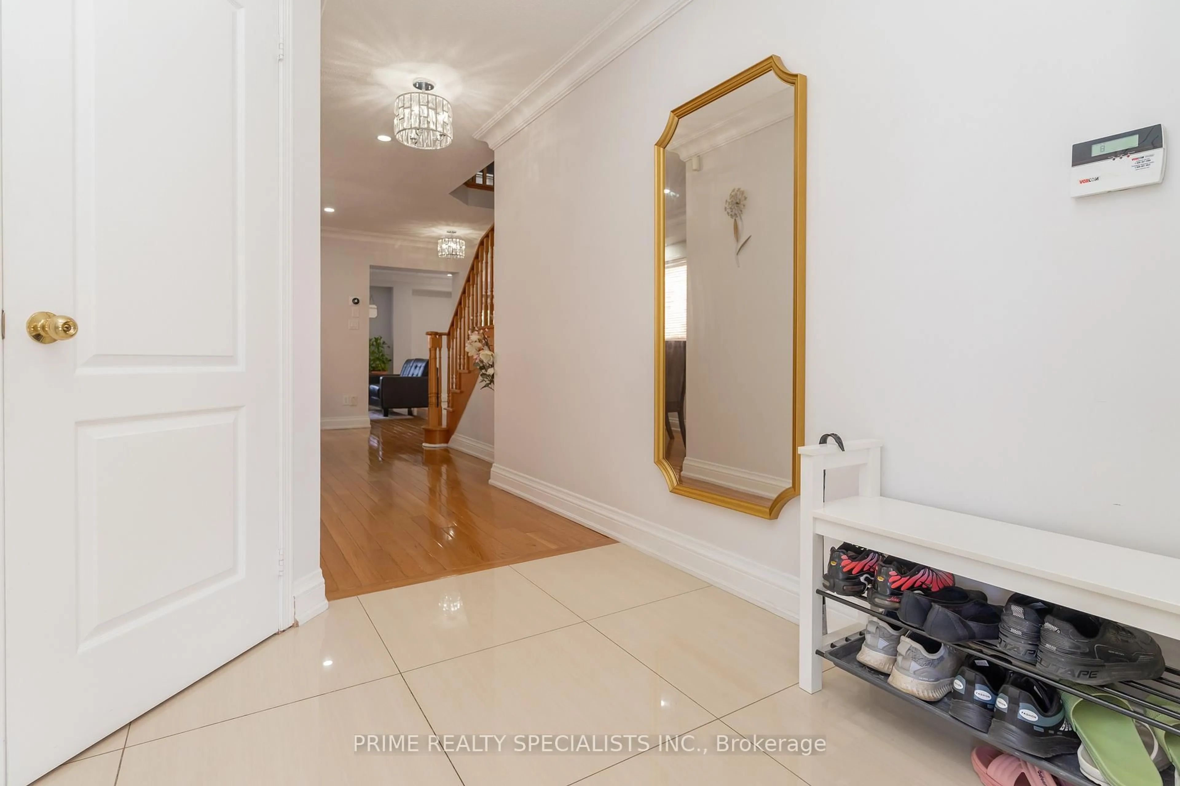 Indoor entryway for 337 Brisdale Dr, Brampton Ontario L7A 3B9