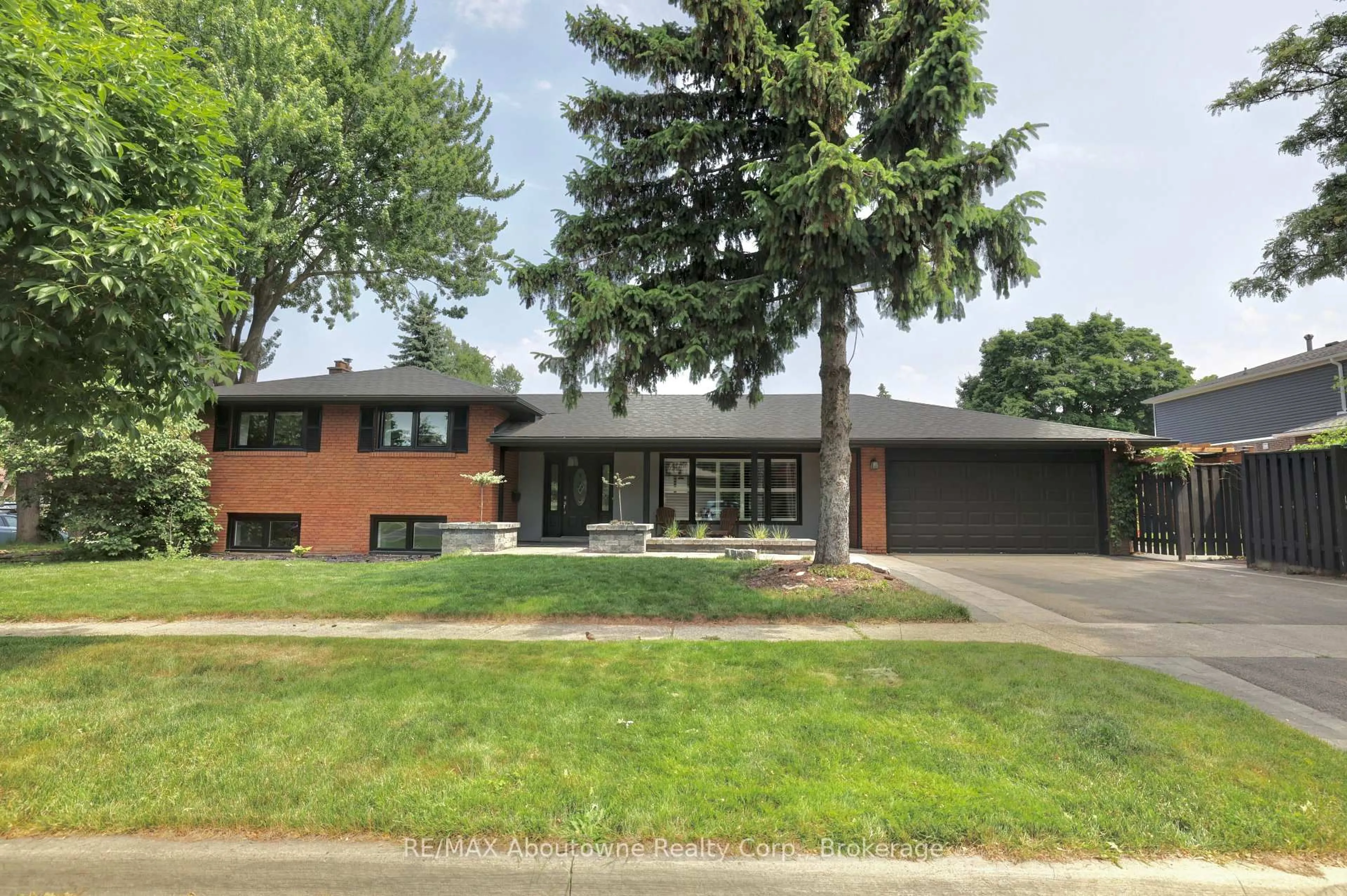 Home with brick exterior material, street for 1913 Steepbank Cres, Mississauga Ontario L4X 1T9