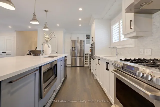 Additional image 41 of 1913 Steepbank Cres