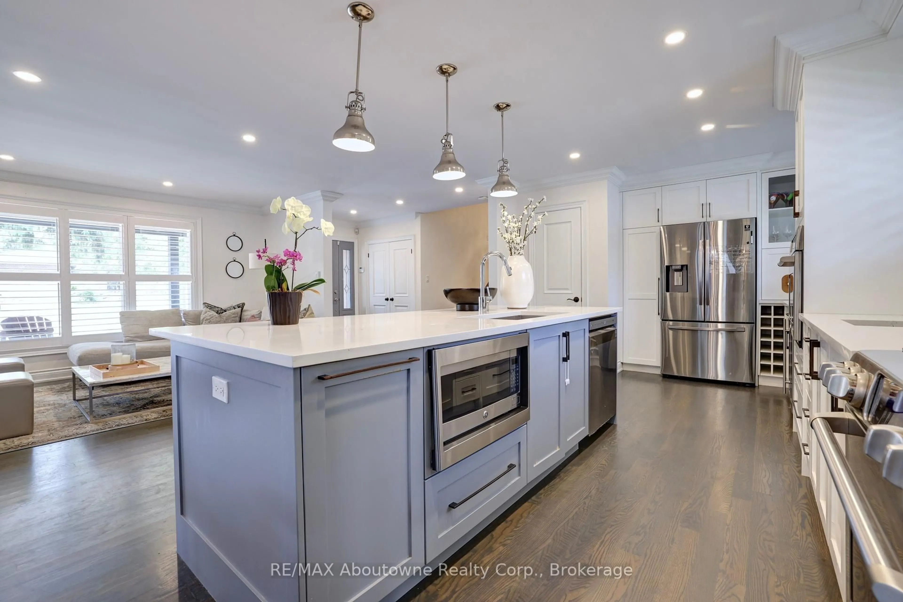 Contemporary kitchen, unknown for 1913 Steepbank Cres, Mississauga Ontario L4X 1T9