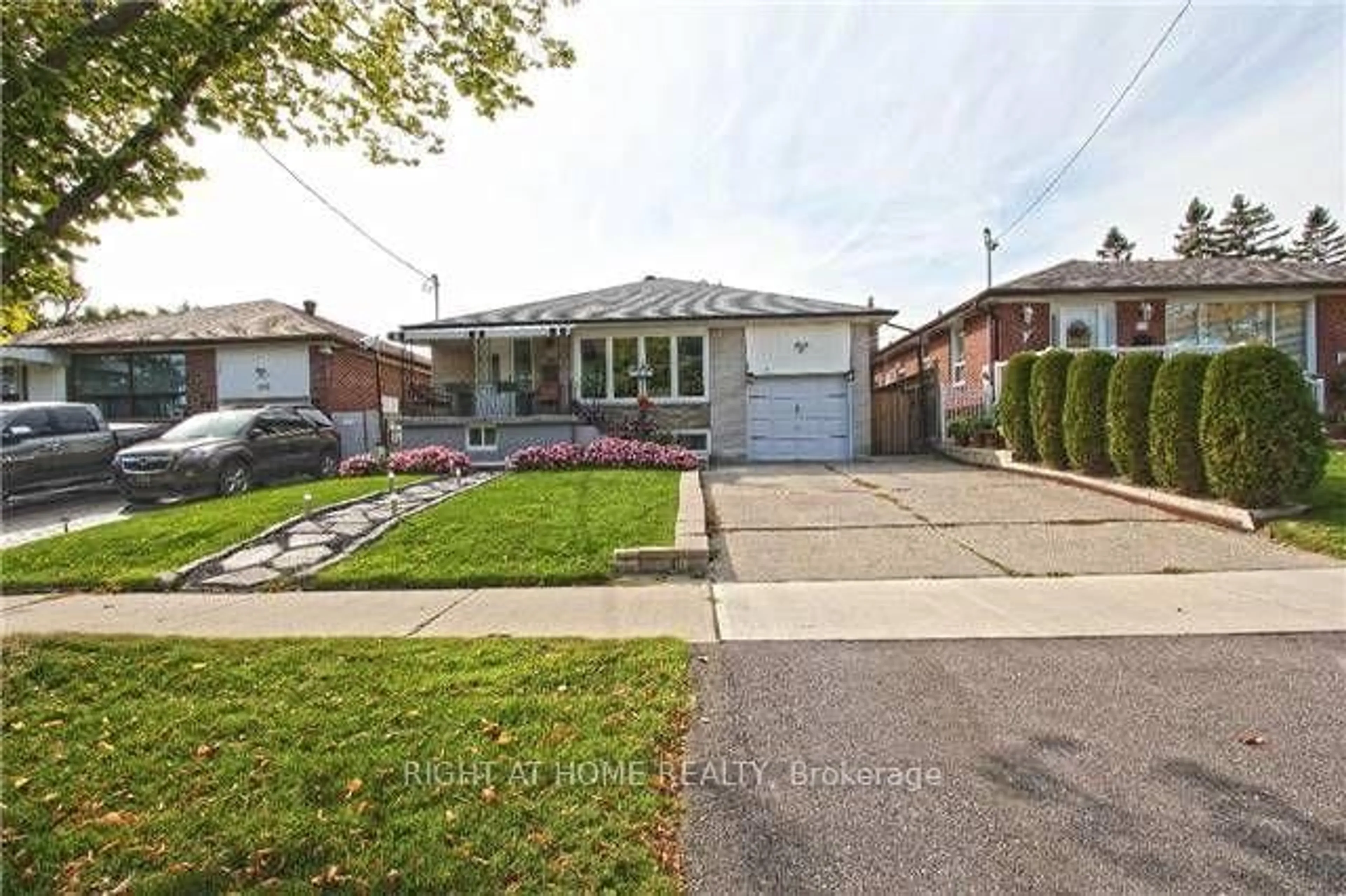 Unknown for 107 Alhart Dr, Toronto Ontario M9V 2N6