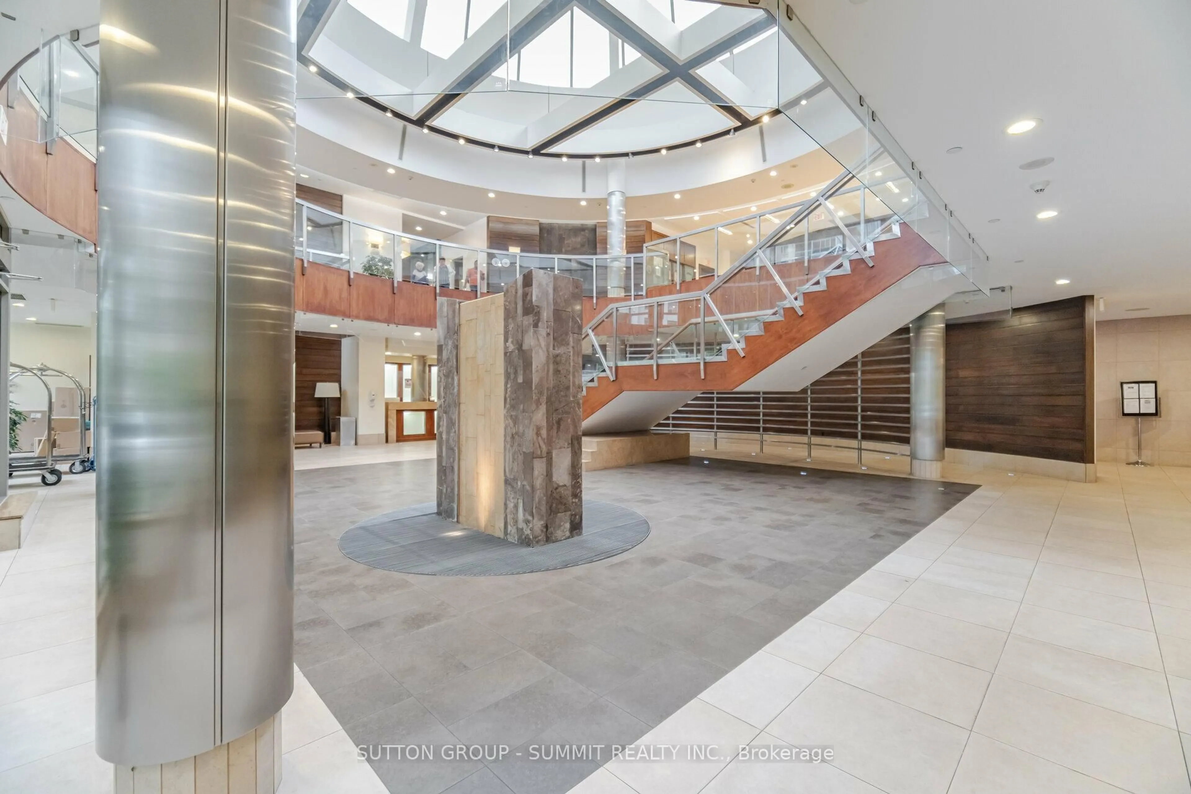 Indoor foyer for 3880 Duke Of York Blvd #409, Mississauga Ontario L5B 4M7