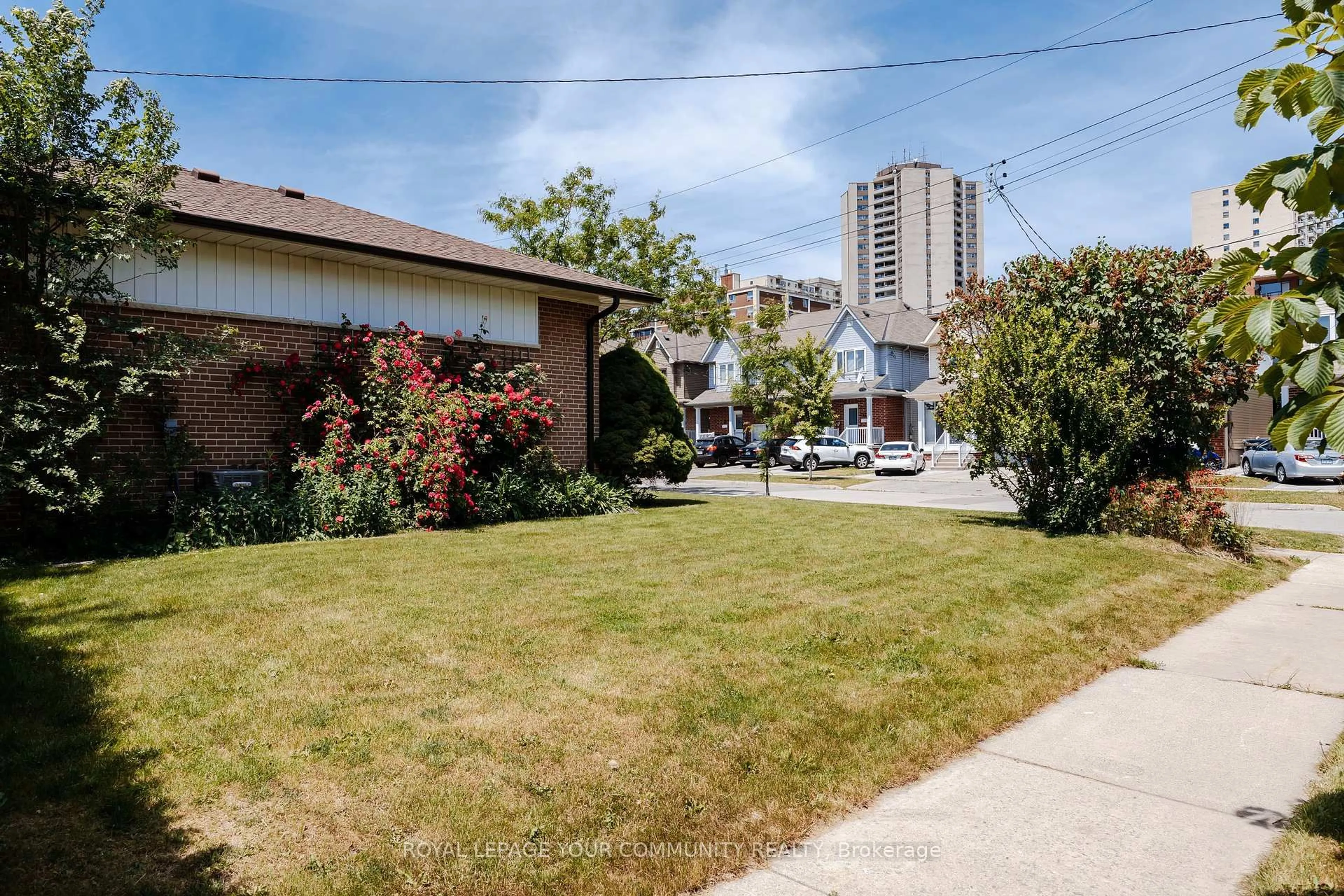 Patio, street for 19 Acme Cres, Toronto Ontario M9R 3B7