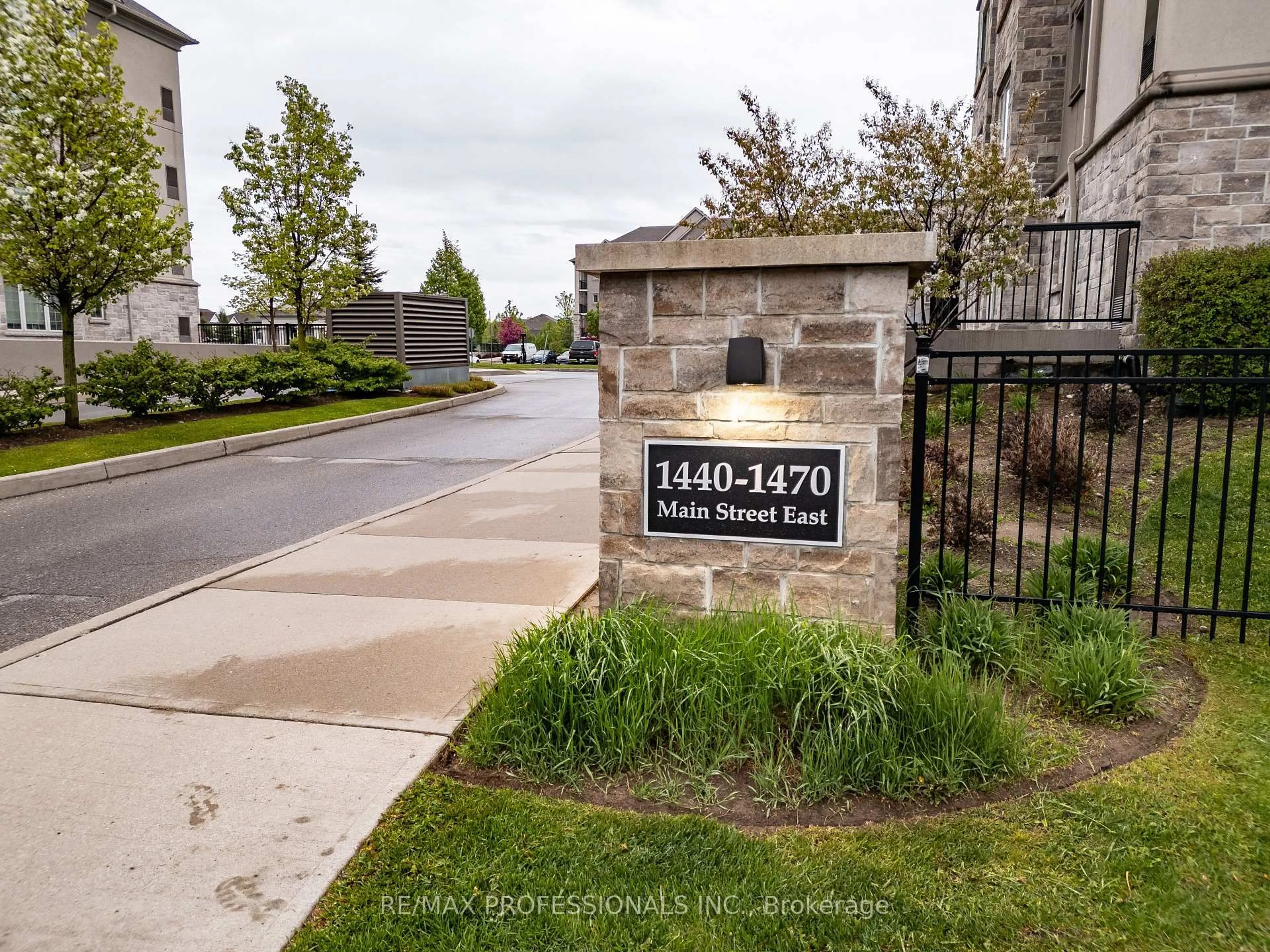 Indoor entryway for 1440 Main St #108, Milton Ontario L9T 8W3