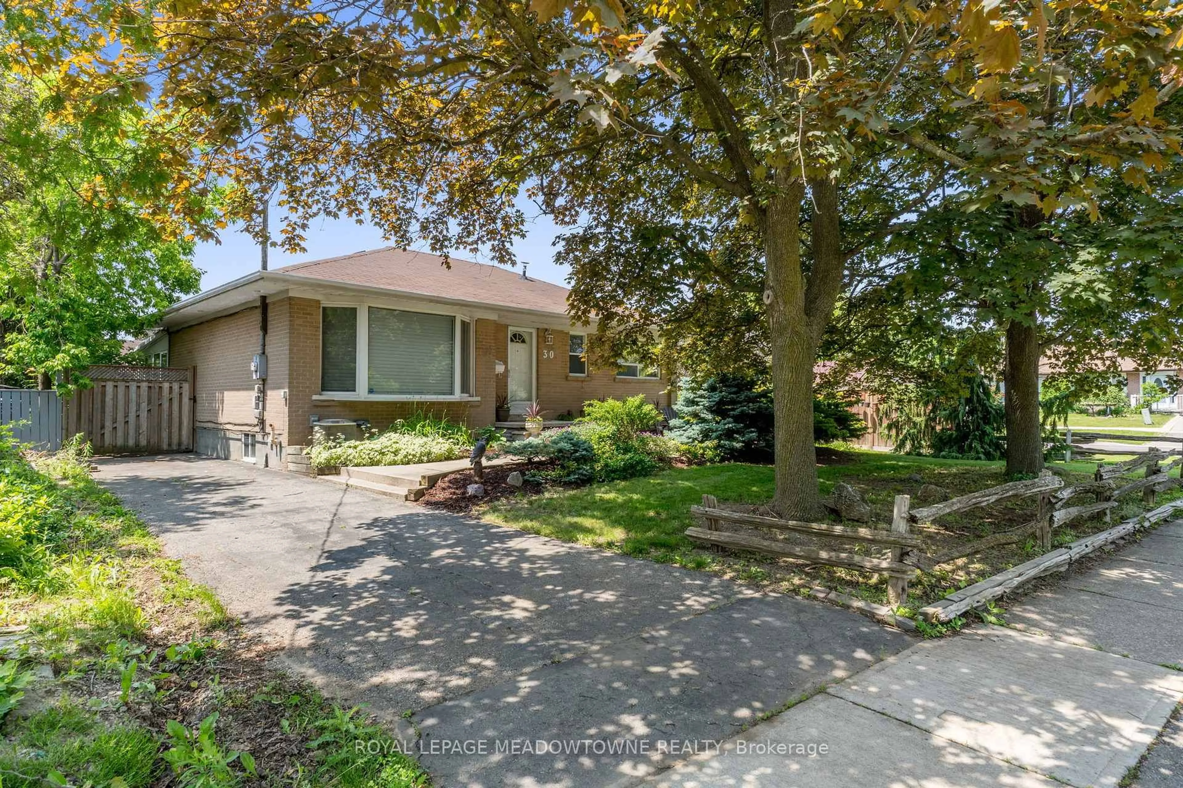 Unknown for 30 Lesbury Ave, Brampton Ontario L6W 3A4