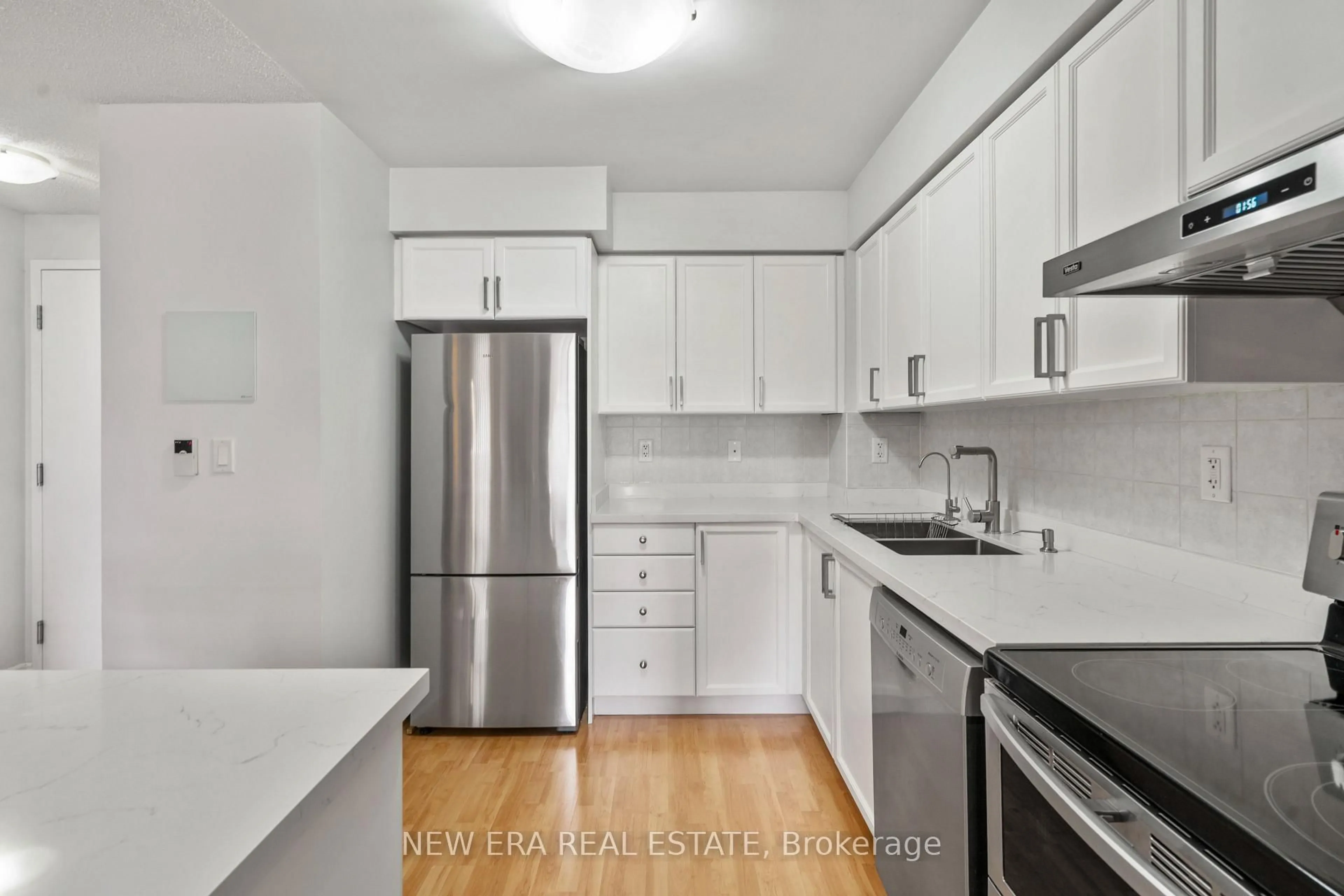 Standard kitchen, unknown for 3888 Duke Of York Blvd #628, Mississauga Ontario L5B 4P5