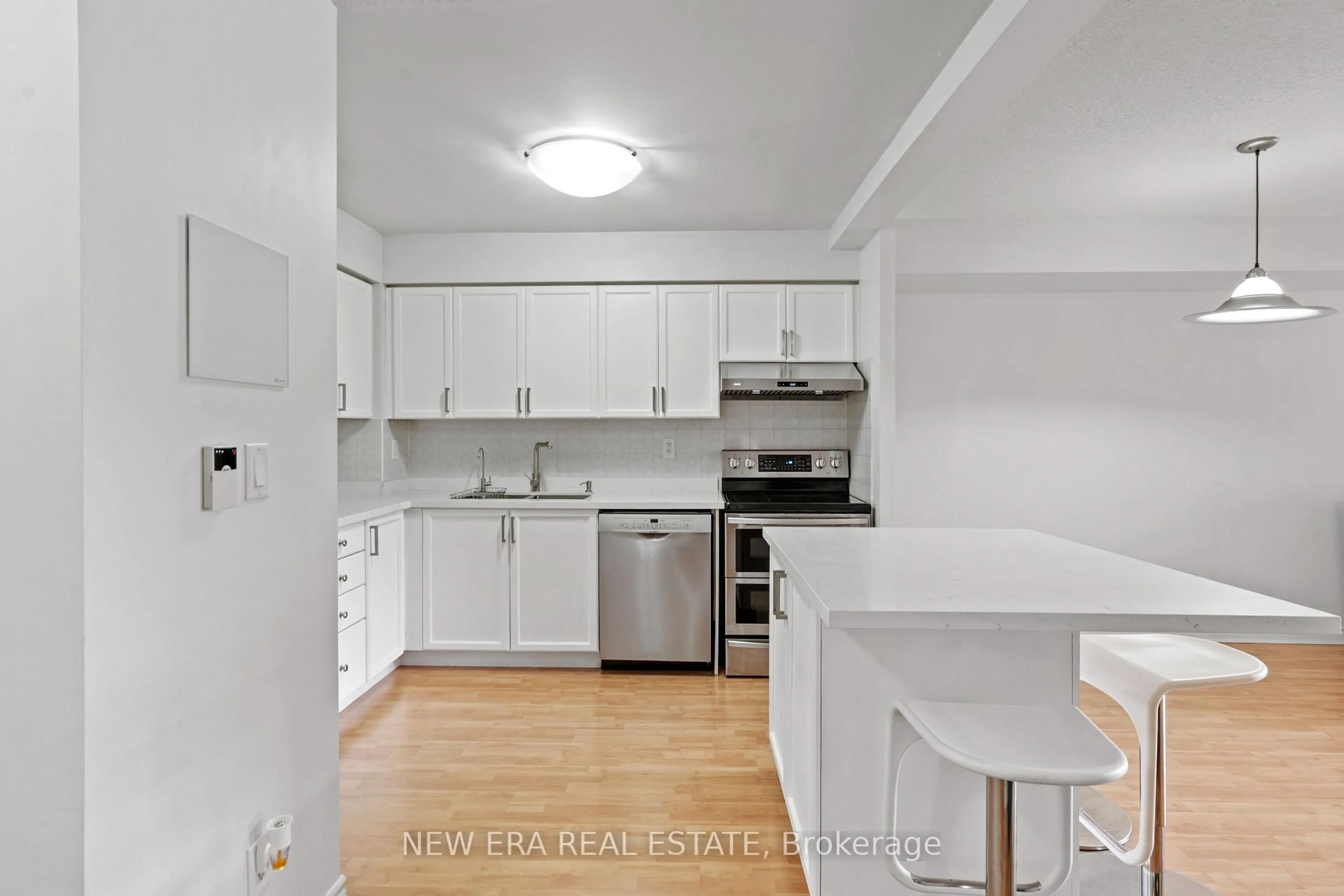 Standard kitchen, unknown for 3888 Duke Of York Blvd #628, Mississauga Ontario L5B 4P5