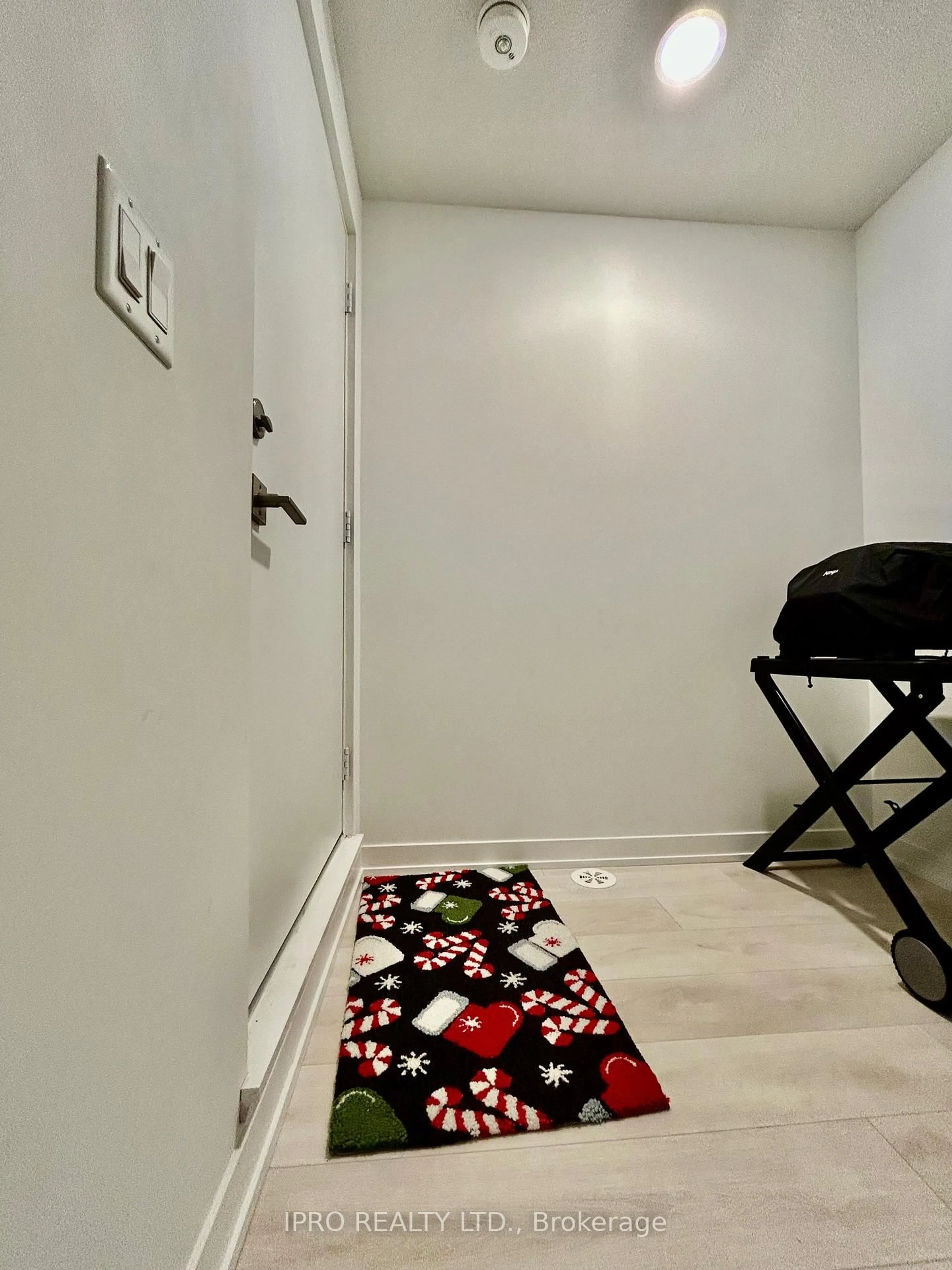 A pic of a room for 1095 Cooke Blvd #41, Burlington Ontario L7T 0C4