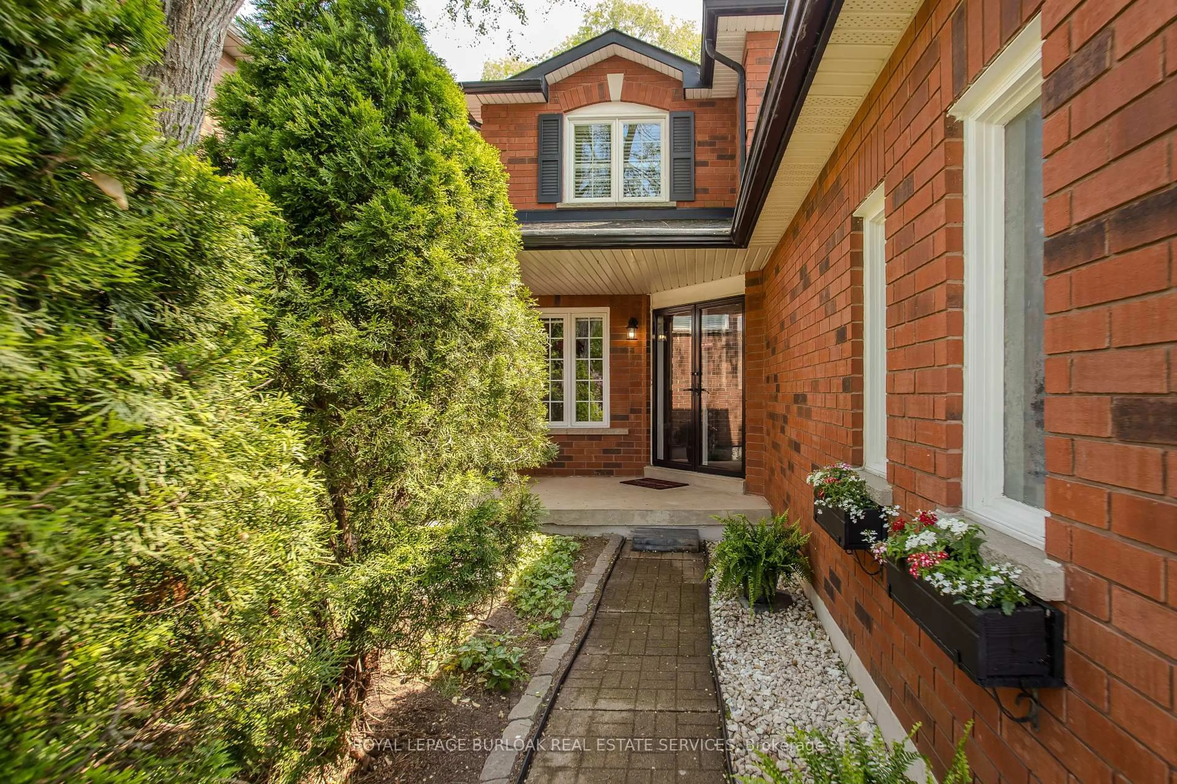 Home with brick exterior material, street for 561 Phoebe Cres, Burlington Ontario L7L 6H6