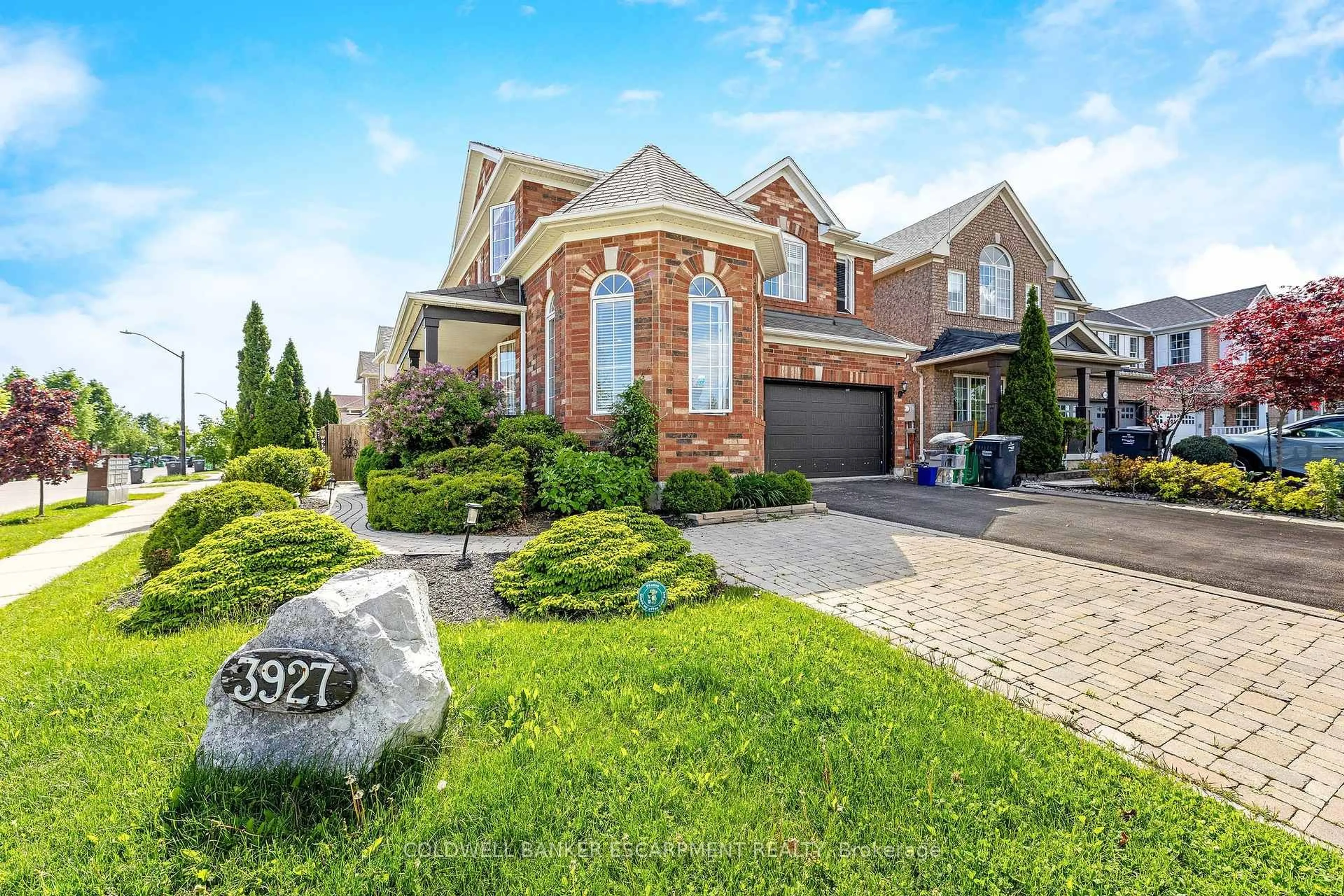Home with brick exterior material, street for 3927 Mayla Dr, Mississauga Ontario L5M 7Y9