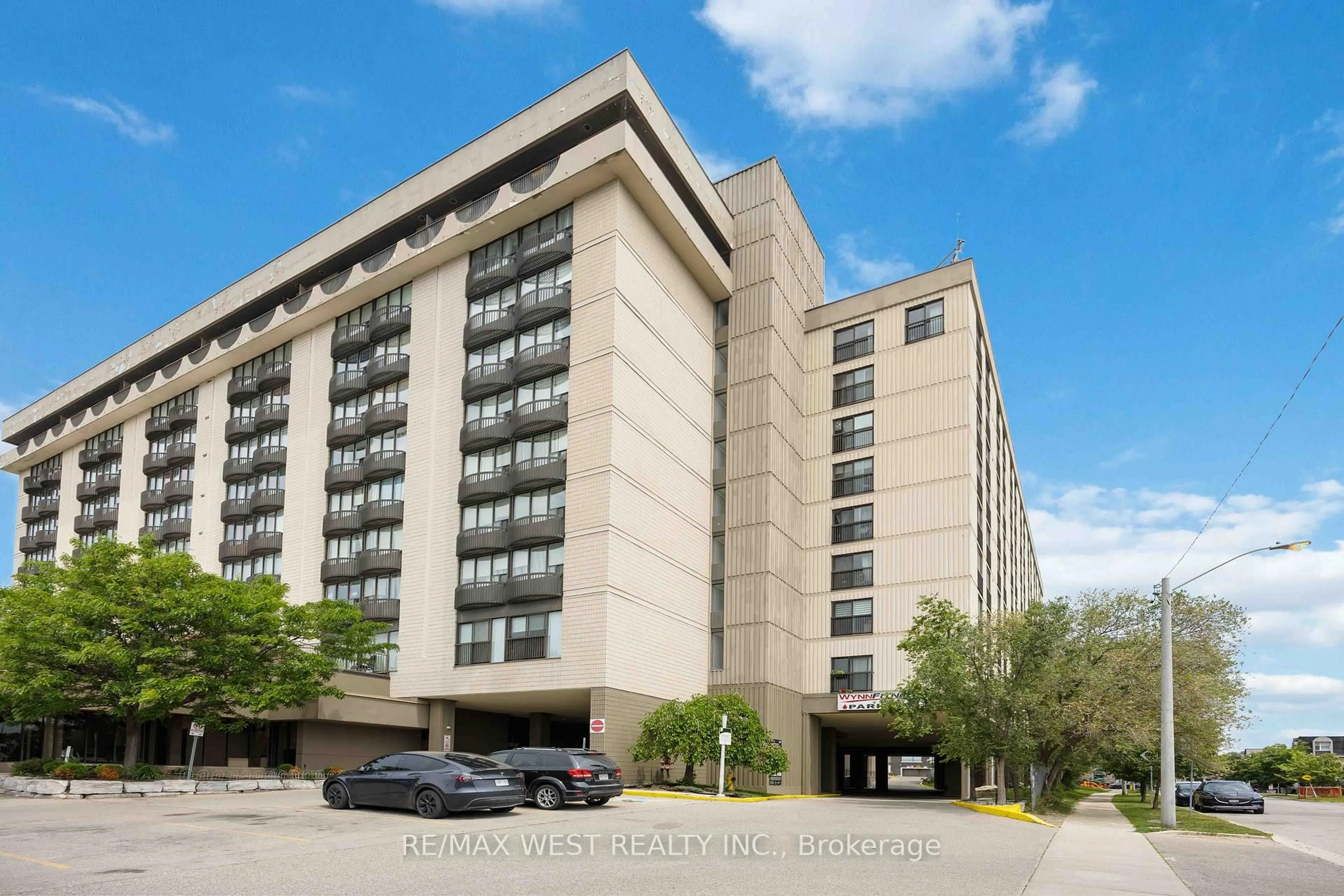 Indoor foyer for 2737 Keele St #529, Toronto Ontario M3M 2E9