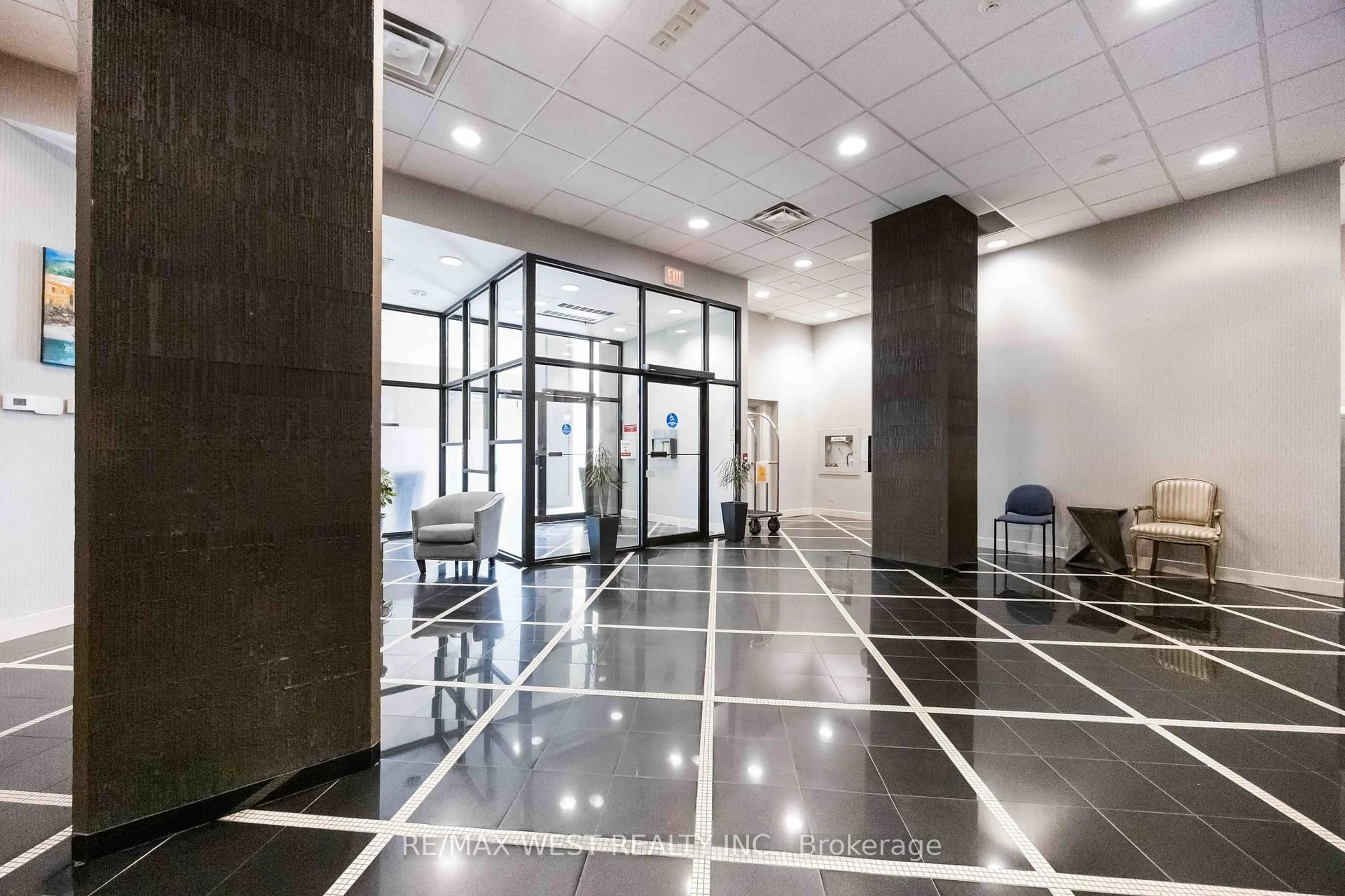 Lobby for 2737 Keele St #529, Toronto Ontario M3M 2E9