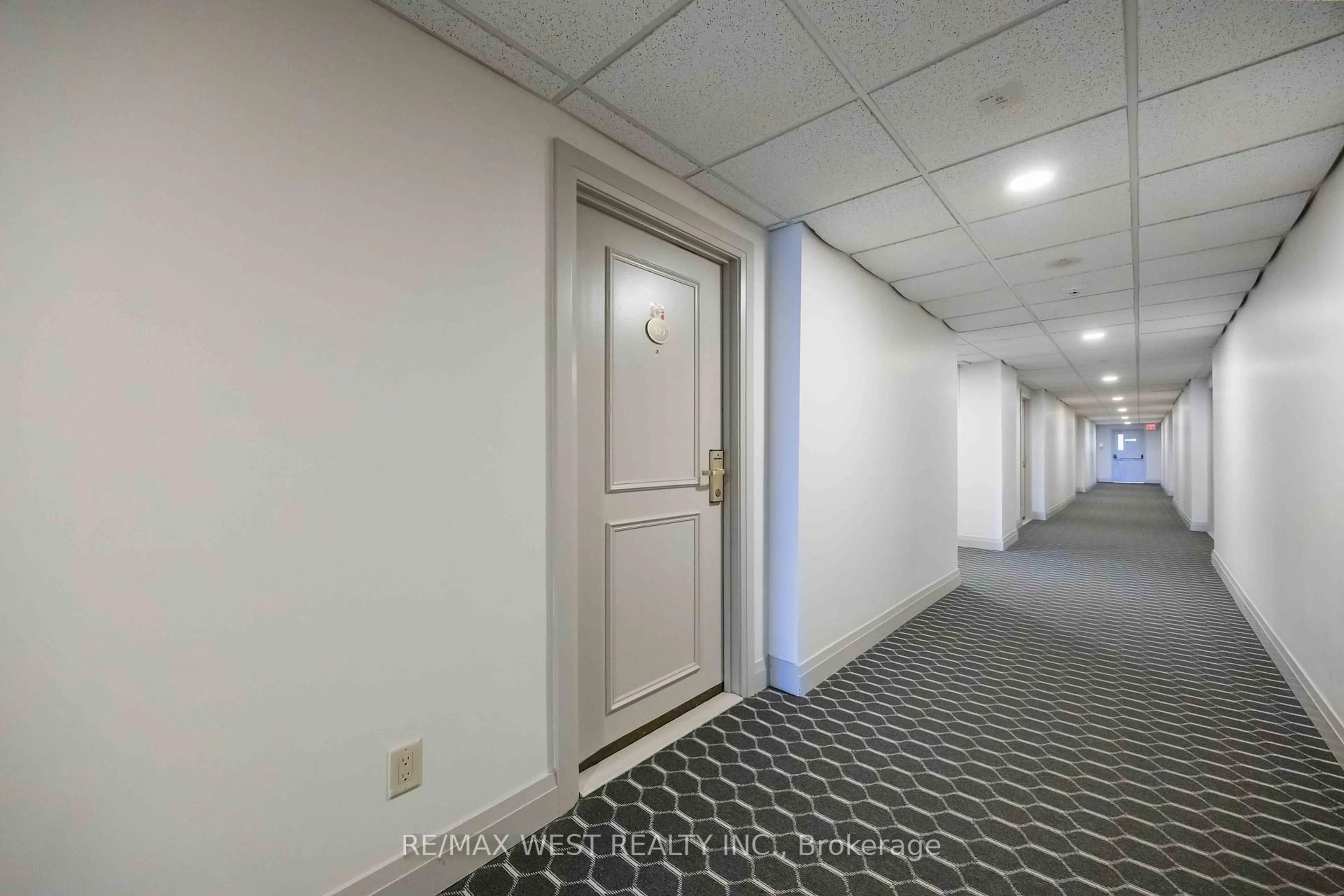 Indoor foyer for 2737 Keele St #529, Toronto Ontario M3M 2E9